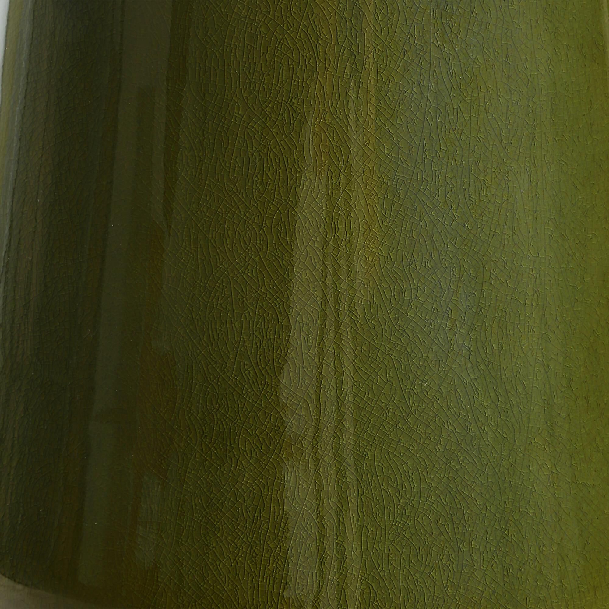 Shown in Green finish and Round Hardback shade