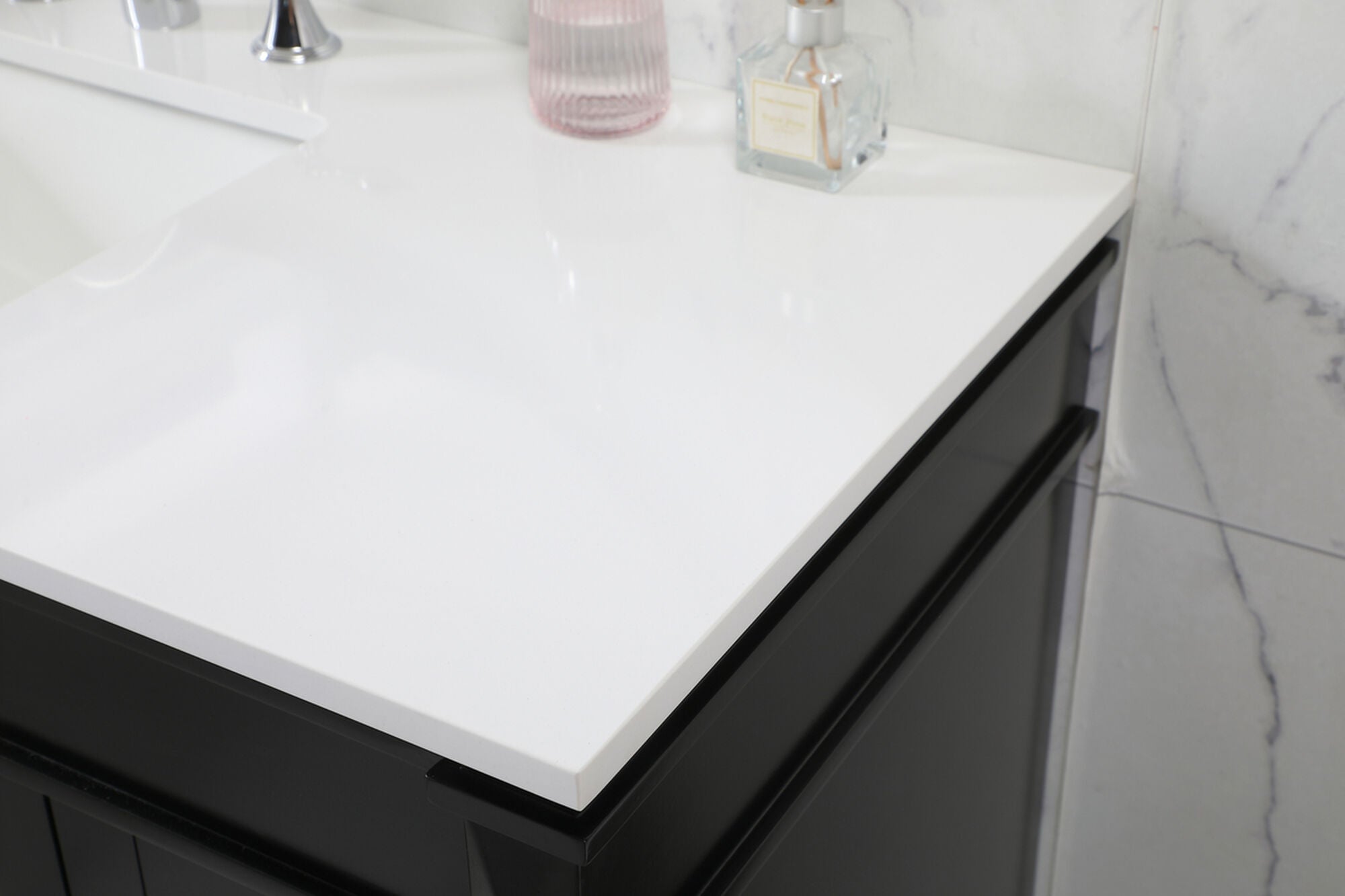 Shown in Black finish and No Backsplash accent