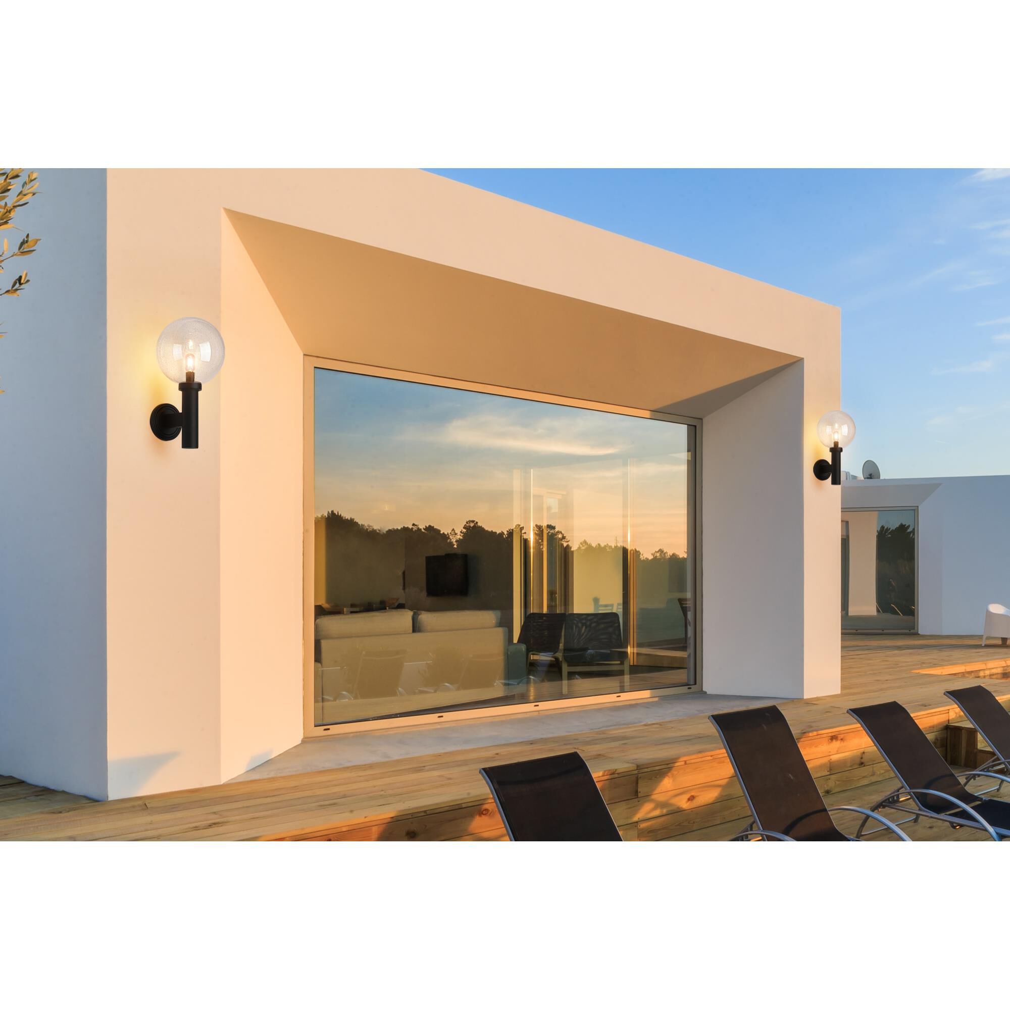 Shown in Black finish and Clear Seedy glass