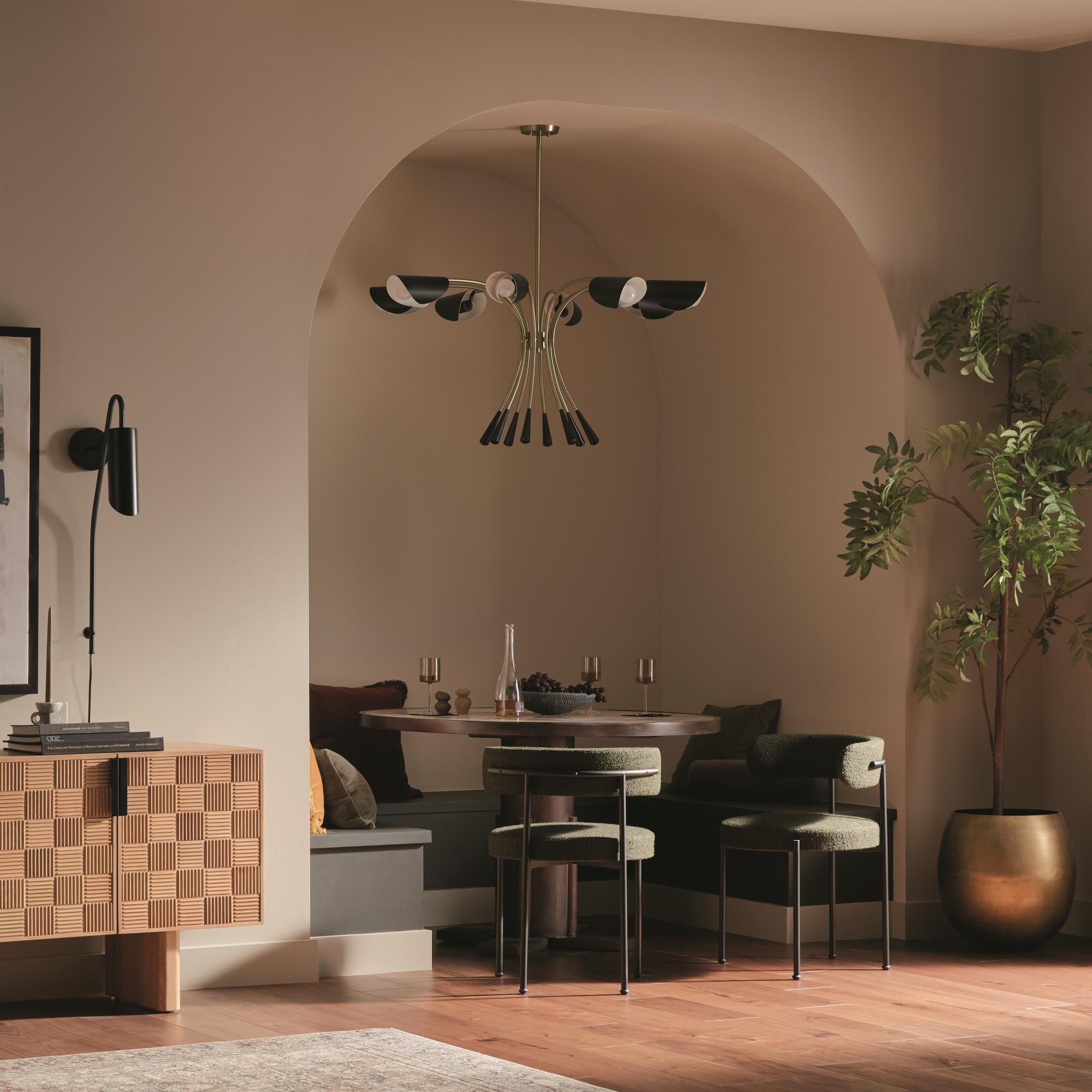 Shown in Champagne Bronze with Black finish and Metal and Unique shade