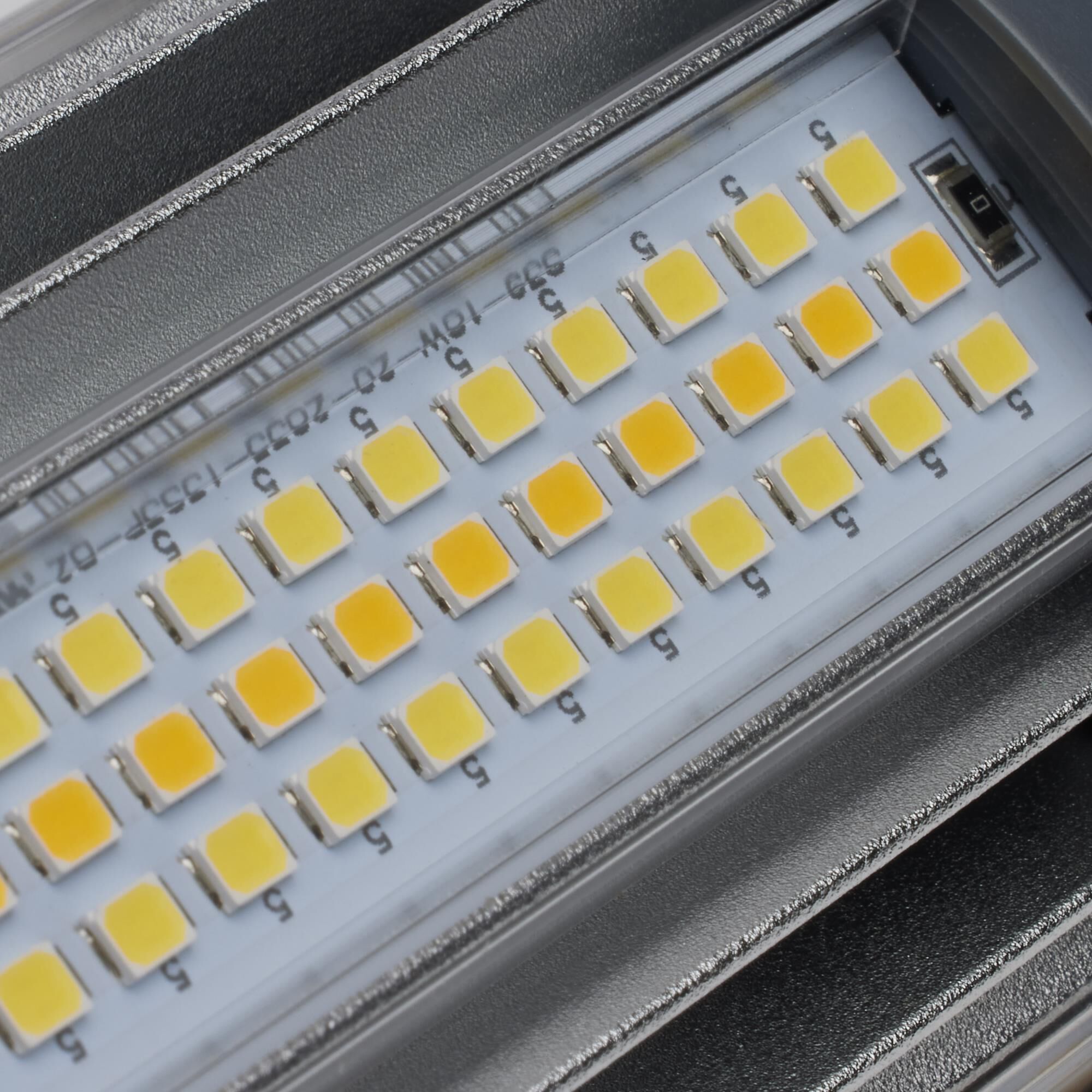 18 Watt 3000/4000/5000K LED Light Bulb,