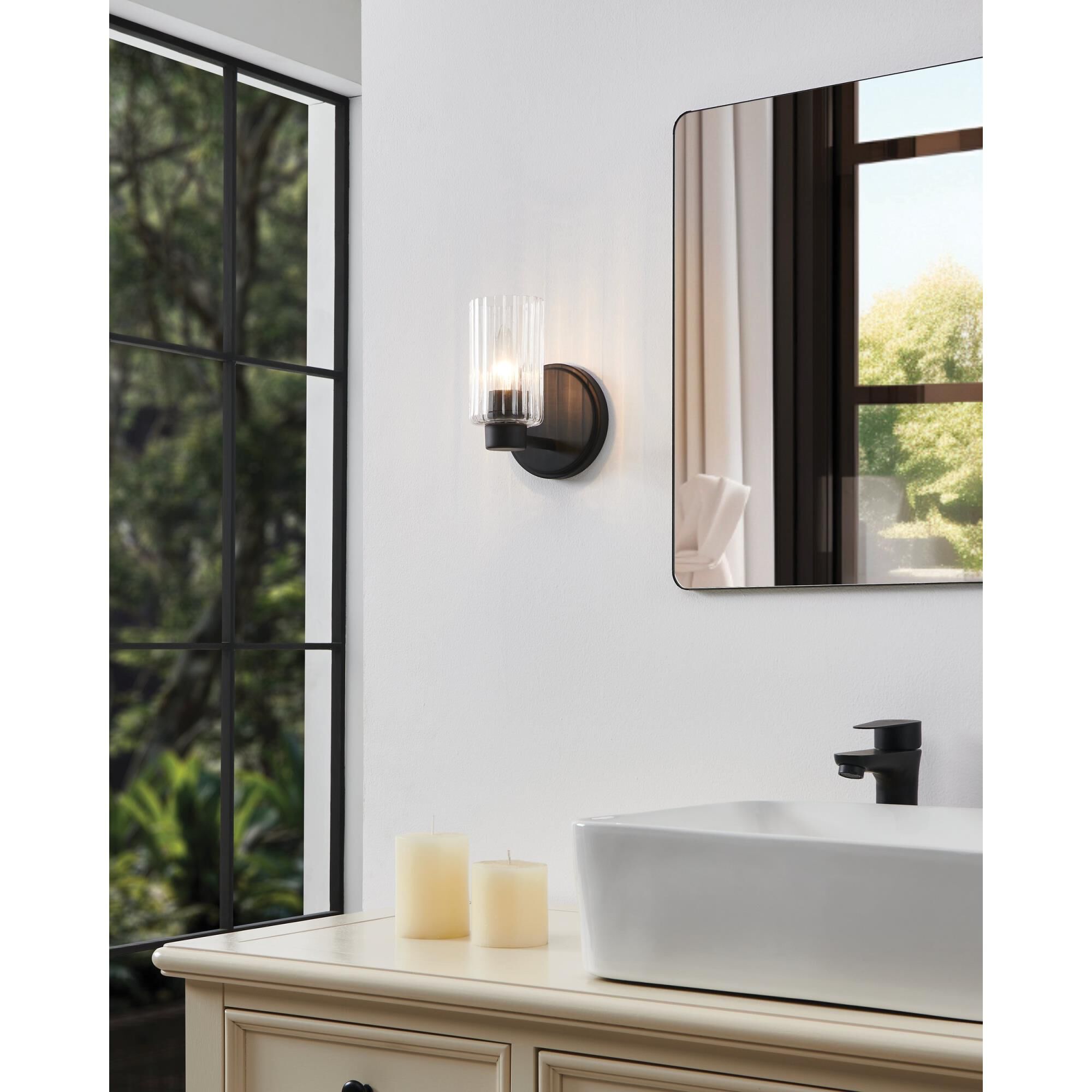 Shown in Matte Black finish and Clear Ribbed glass