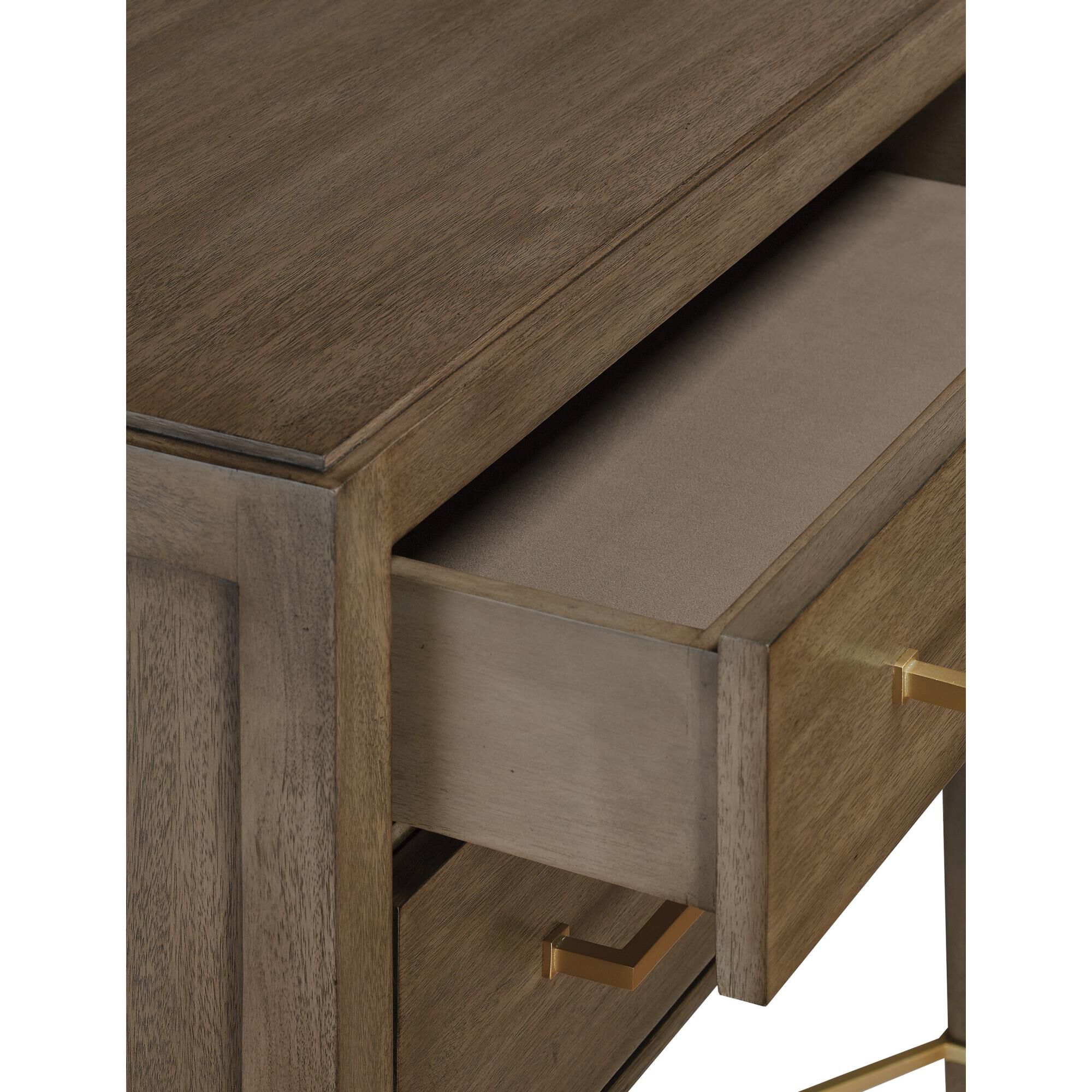 Shown in Chanterelle/Coffee/Champagne finish