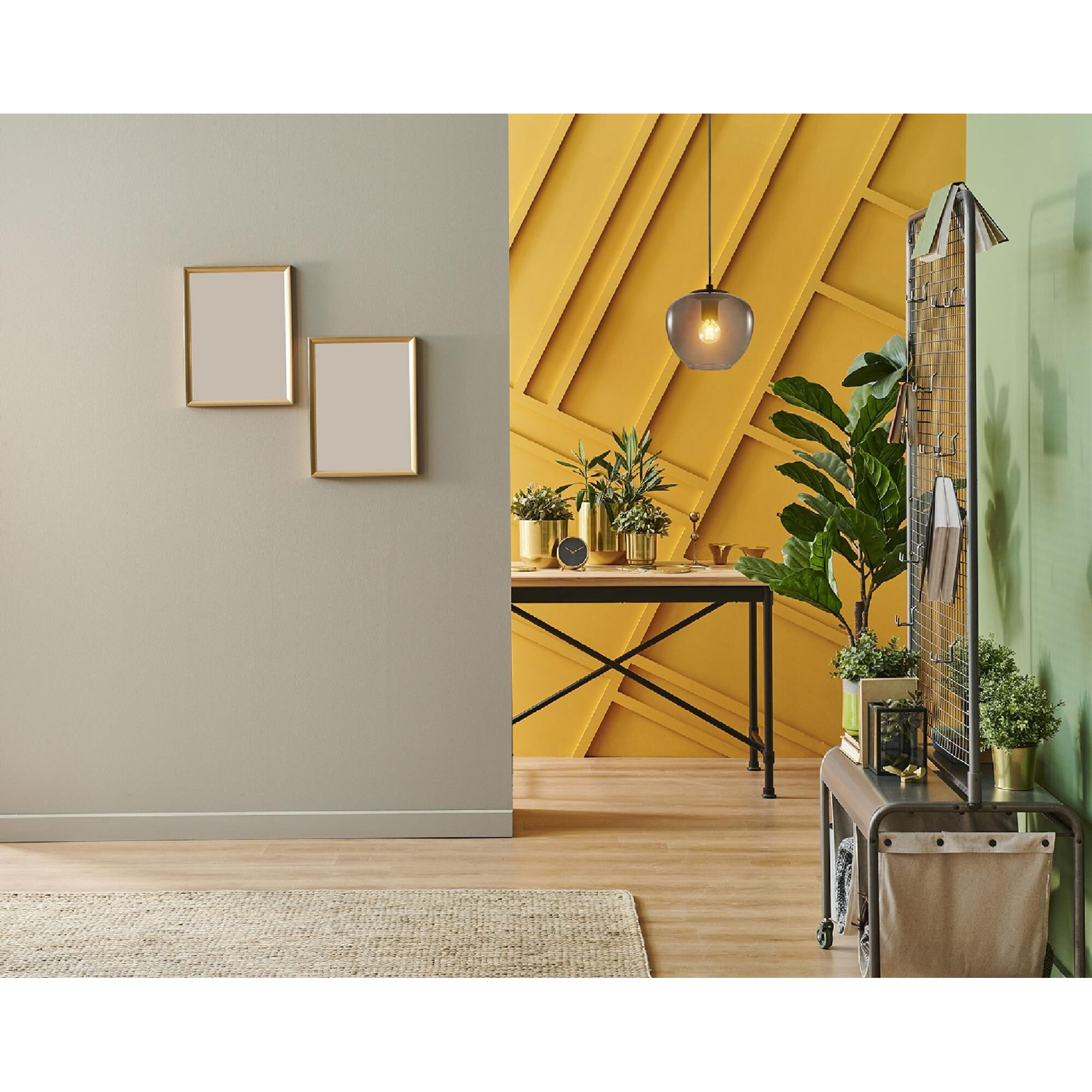 Shown in Black finish and Smoked shade