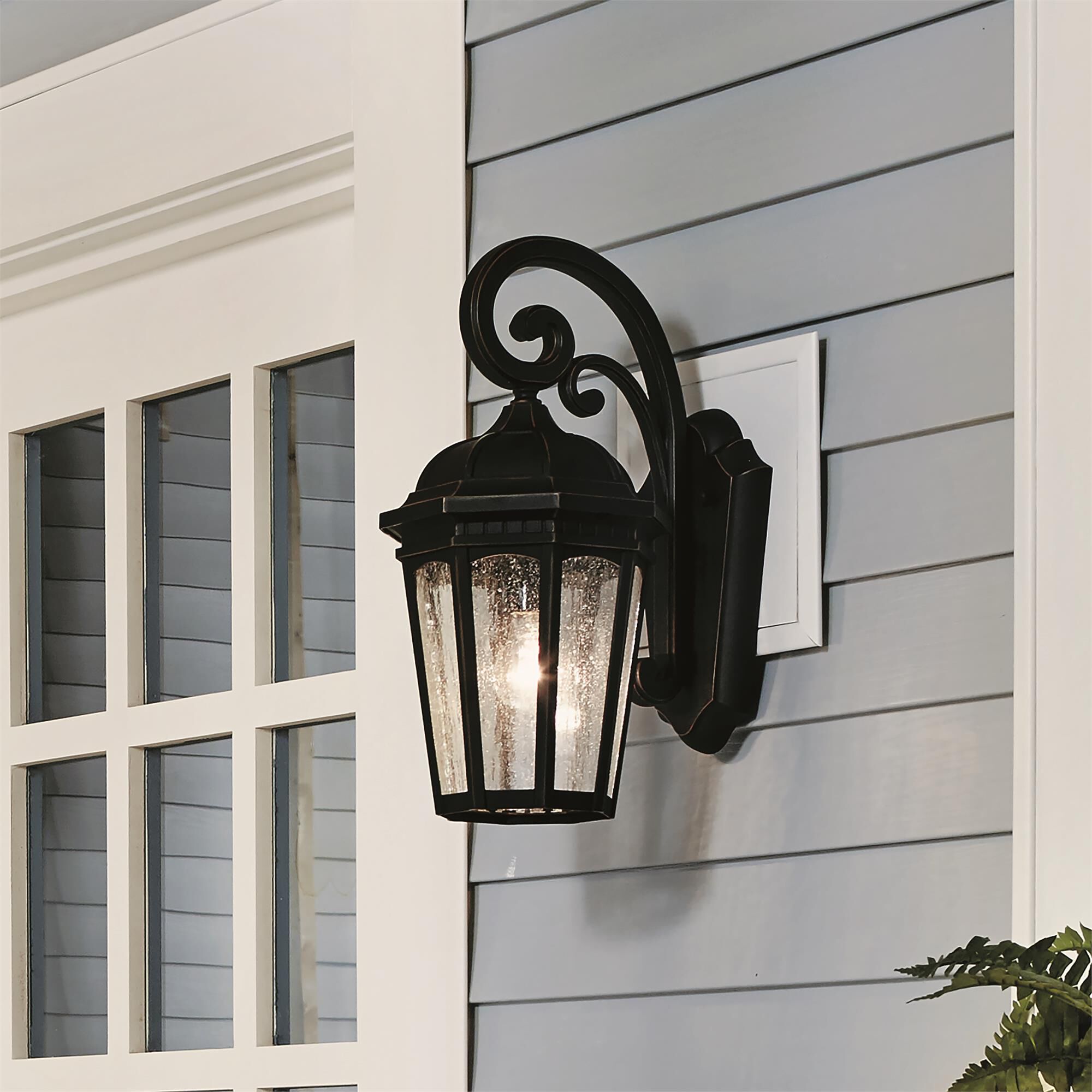Shown in Rubbed Bronze finish and Clear Seeded glass