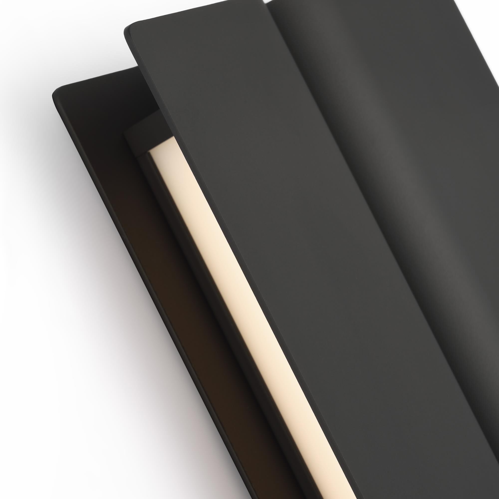 Shown in Nightshade Black finish and Aluminum shade