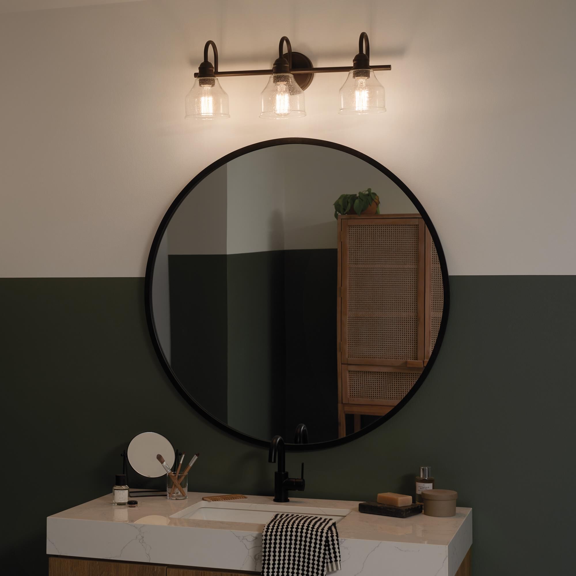 Shown in Olde Bronze finish and Clear Seeded glass