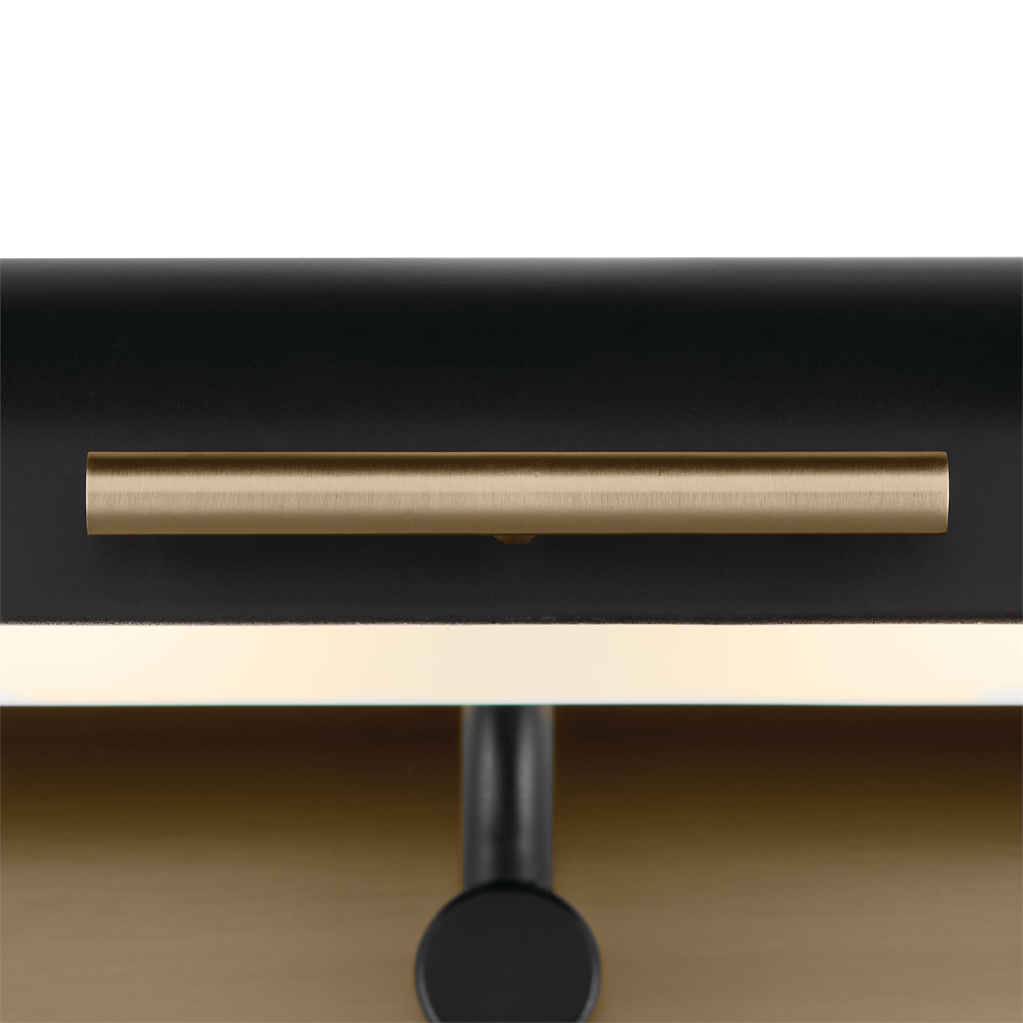 Shown in Black finish and Metal shade