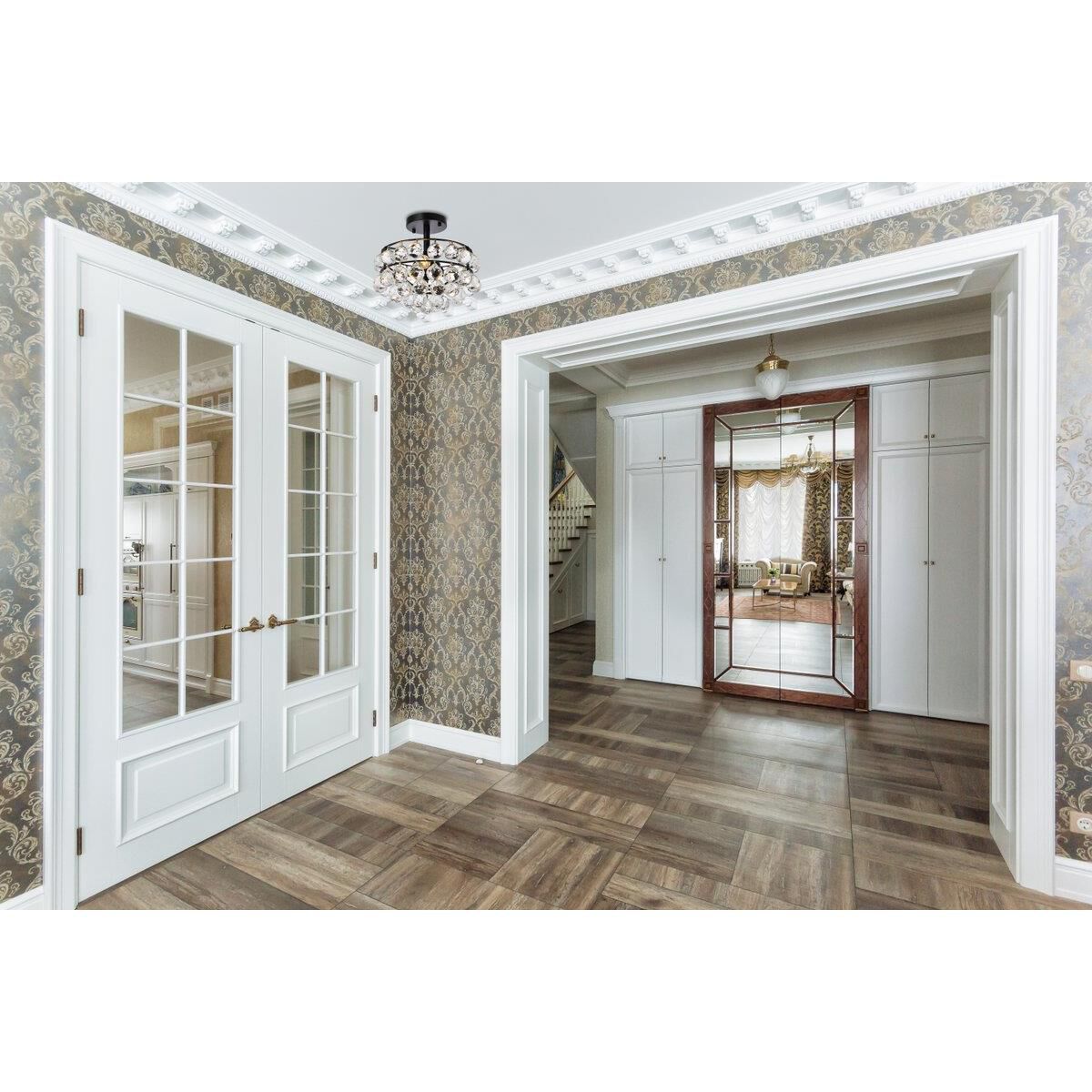 Shown in Black finish and Royal Cut Clear crystal