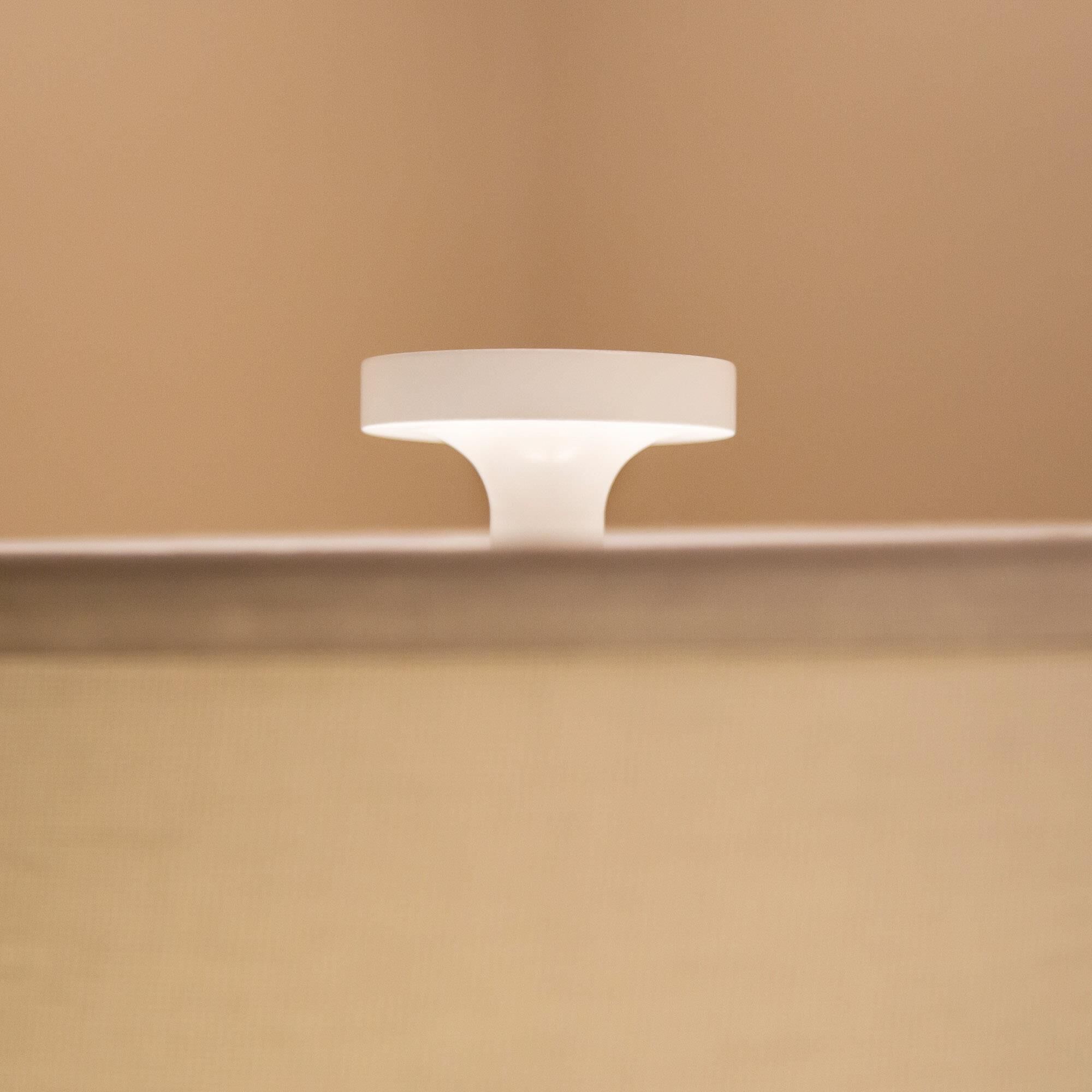 Issa Medium Table Lamp,