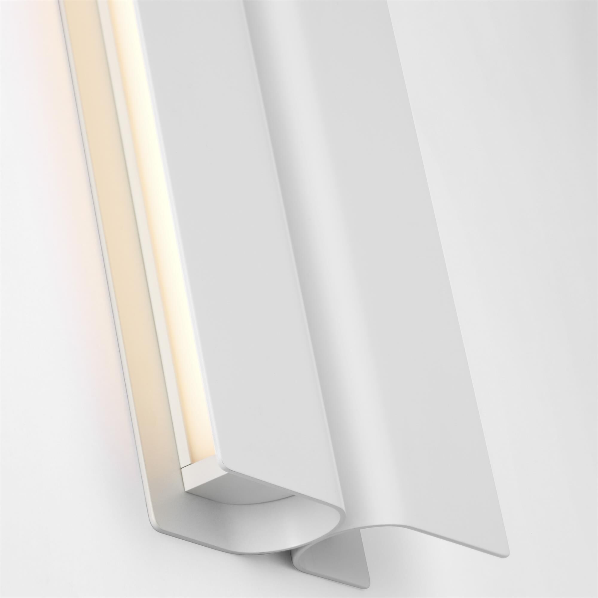 Shown in Matte White finish and Aluminum shade