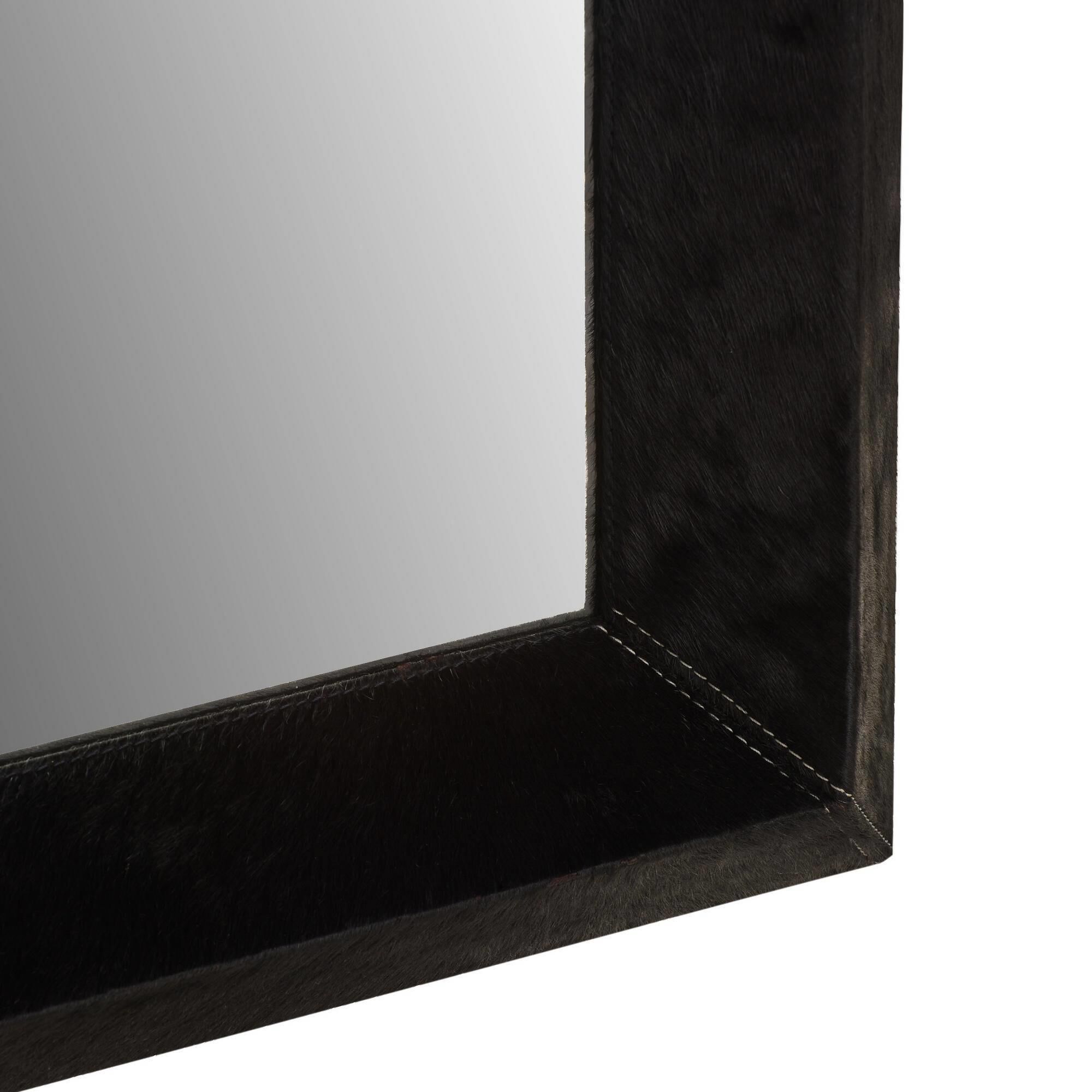 Shown in Black and Plain finish