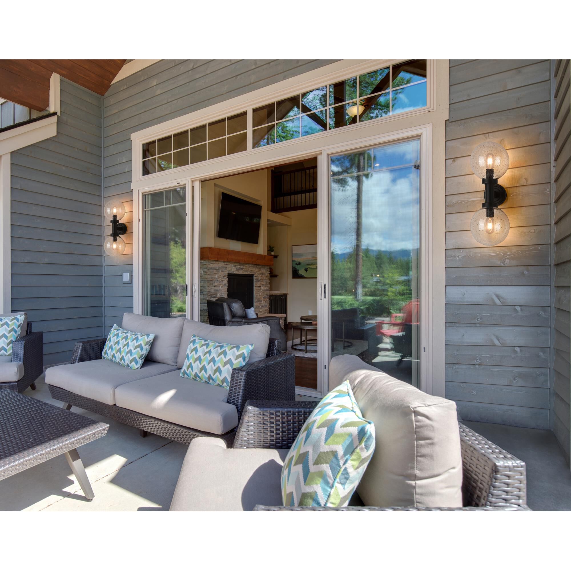 Shown in Black finish and Clear Seedy glass