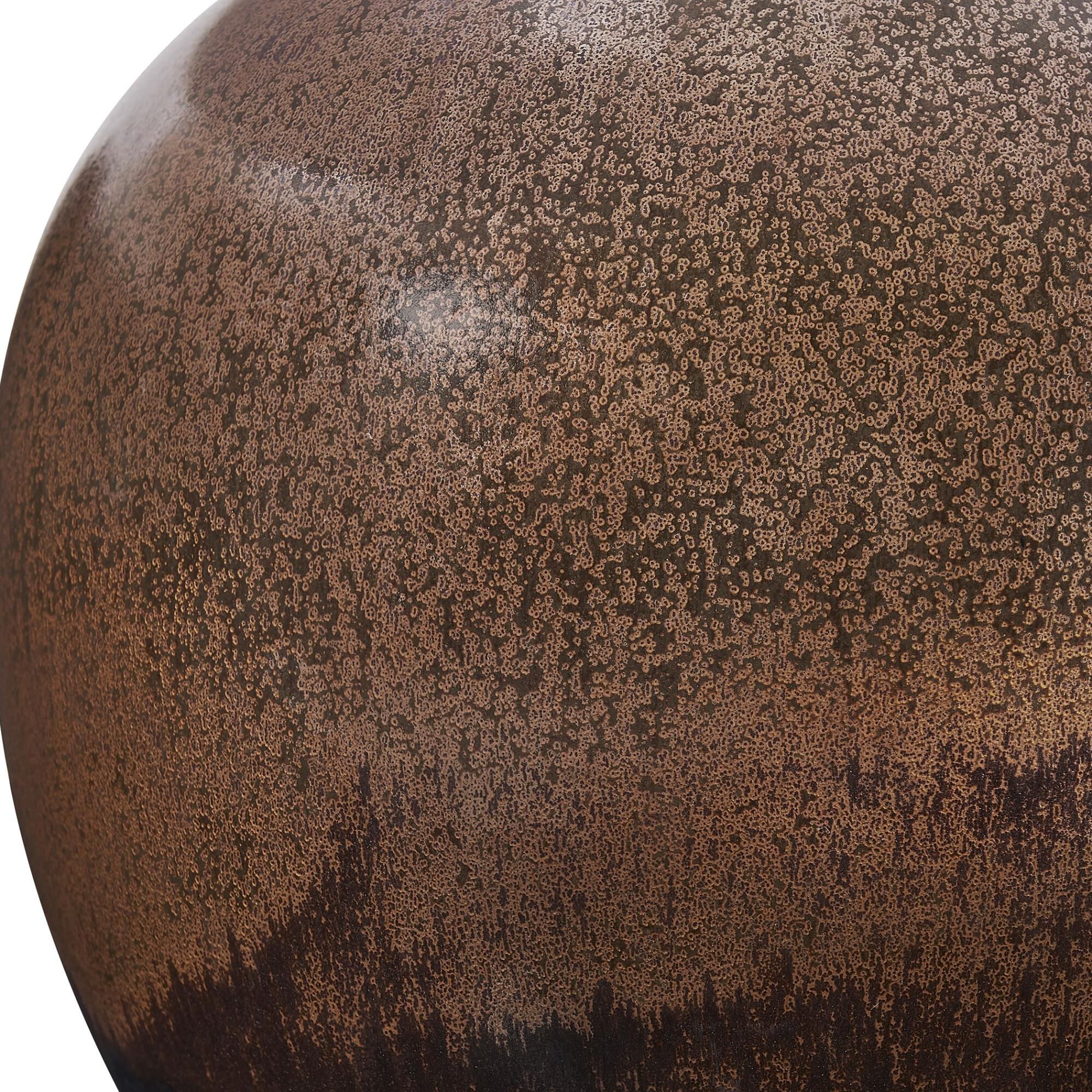 Shown in Bronze, Brown finish and Round with Liner shade