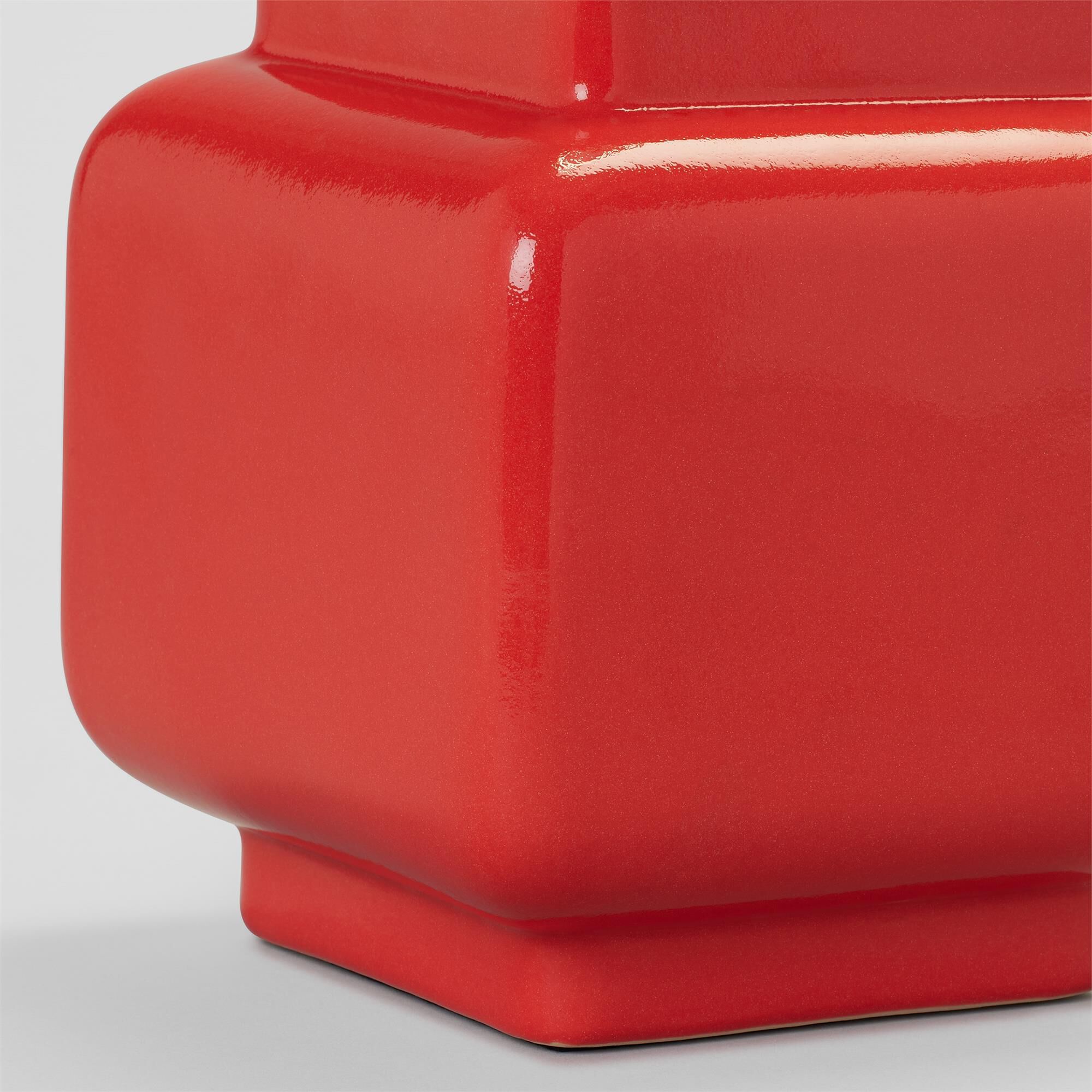 Shown in Lucent Red finish