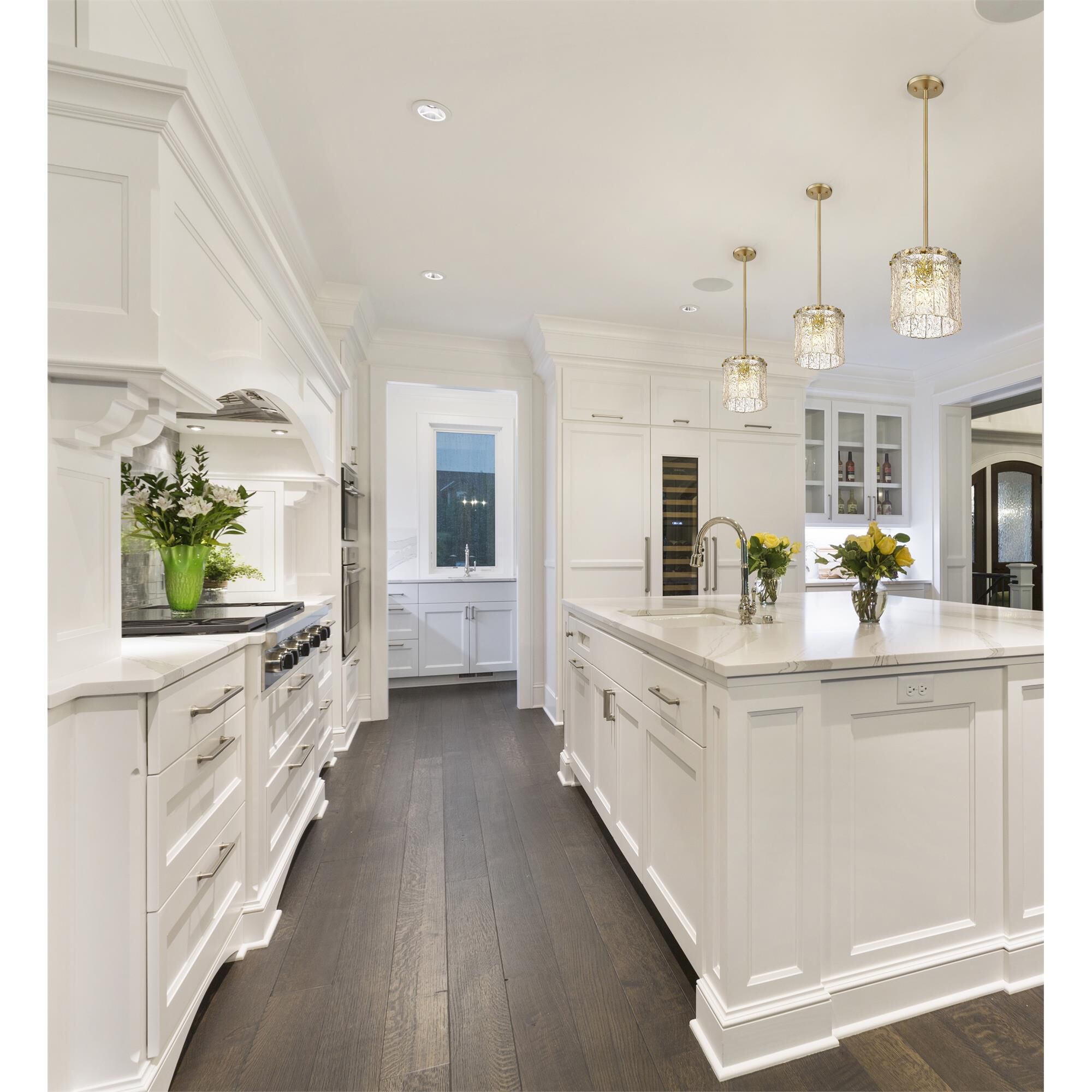 Shown in Modern Gold finish and Clear glass