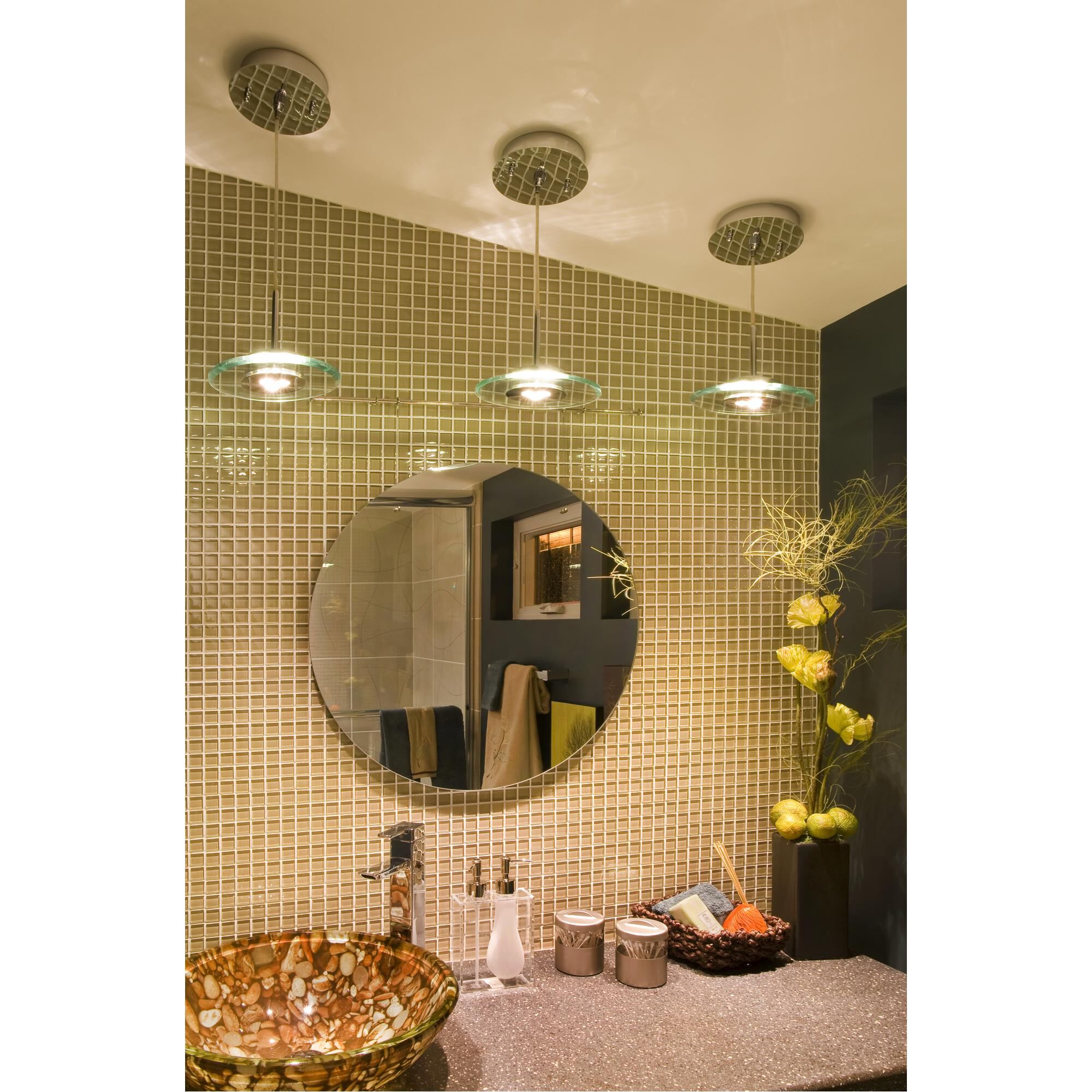 Shown in Polished Chrome finish and Clear glass