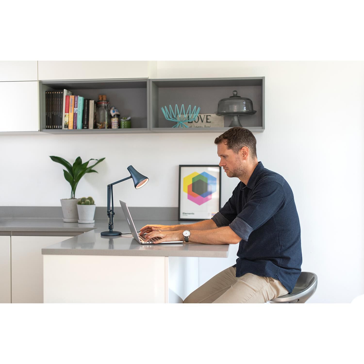 Shown in Anodised Brushed Auminum Finish finish and Aluminum shade