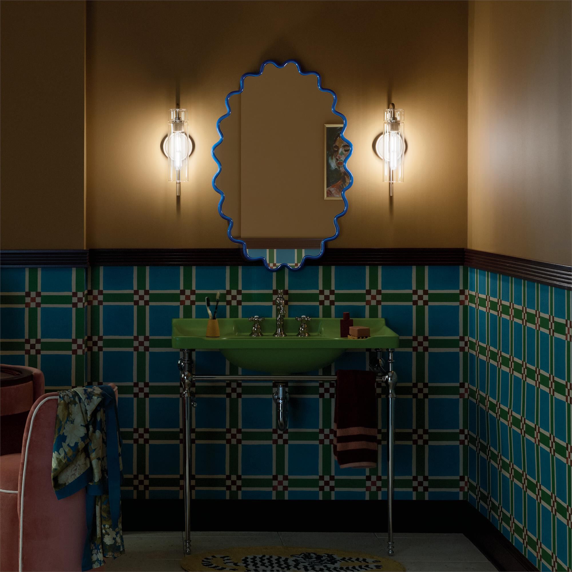 Shown in Champagne Bronze finish and Clear glass