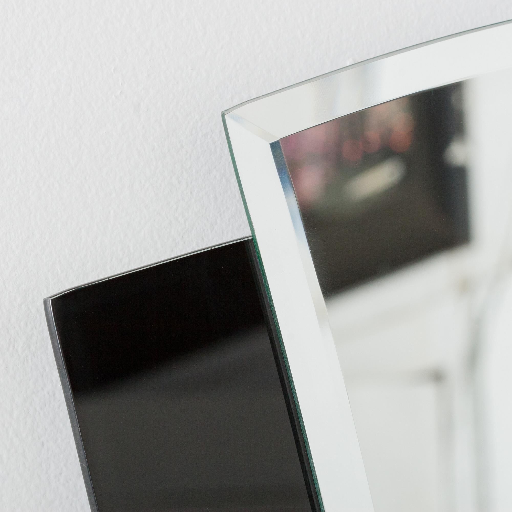 Shown in Mirror finish