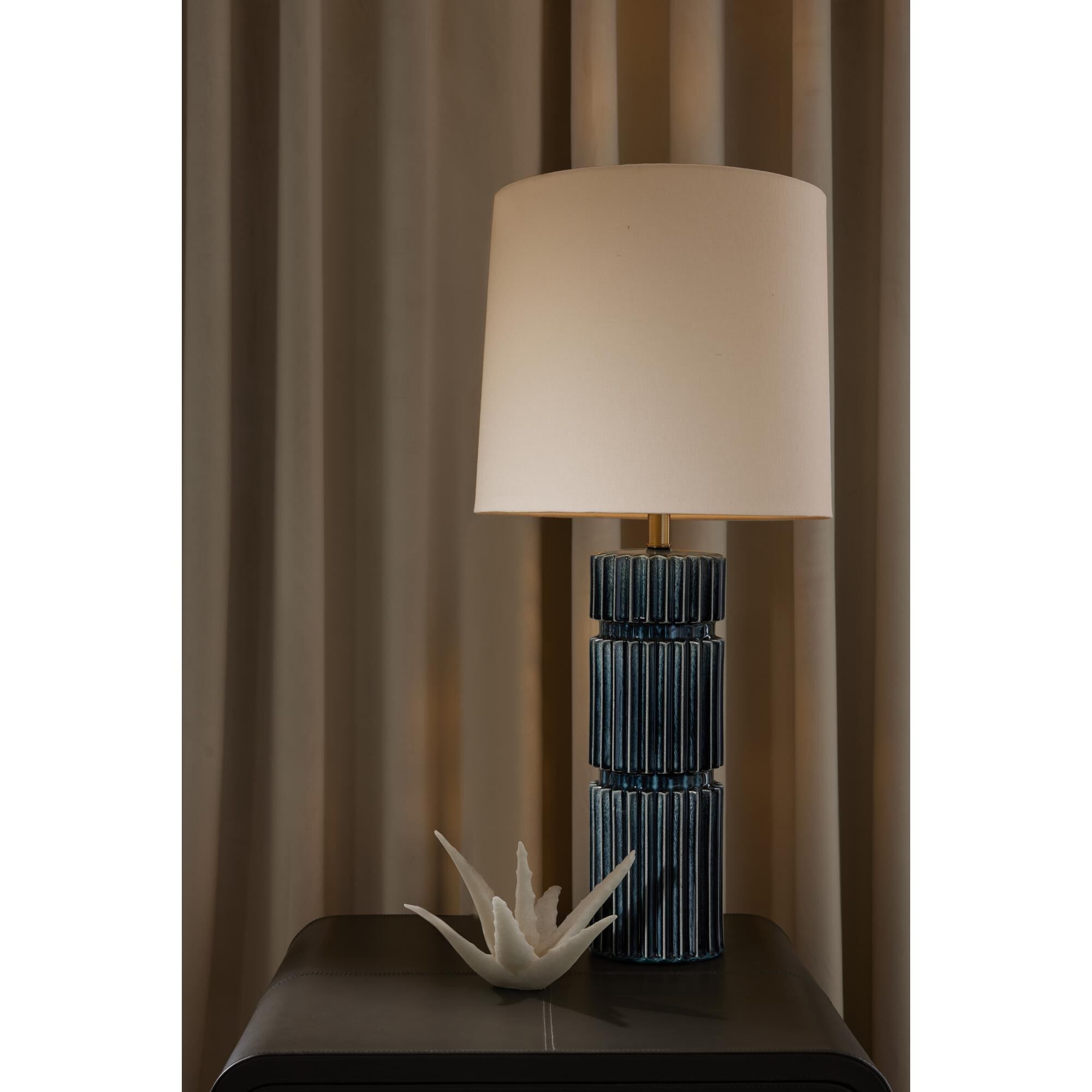 Shown in Ocean Reactive finish and Linen shade