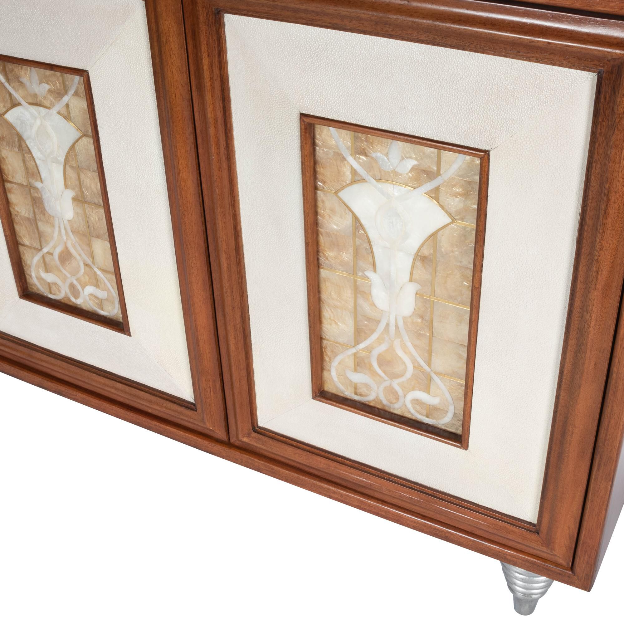 Shown in Cosmopolitan finish