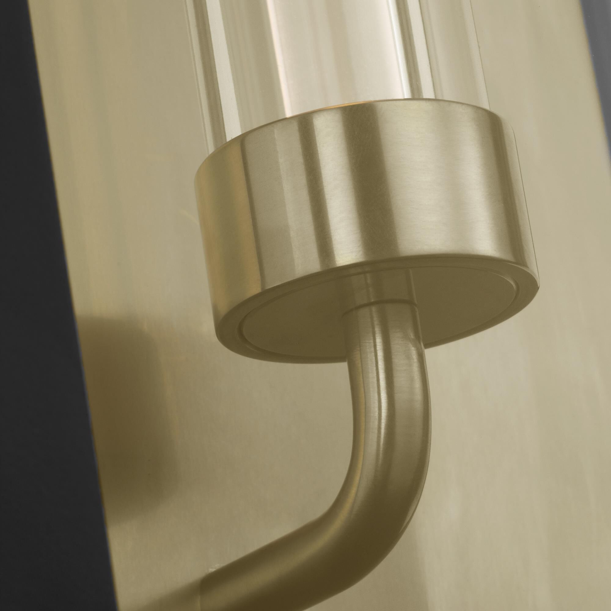 Shown in Outdoor Black finish and Clear glass