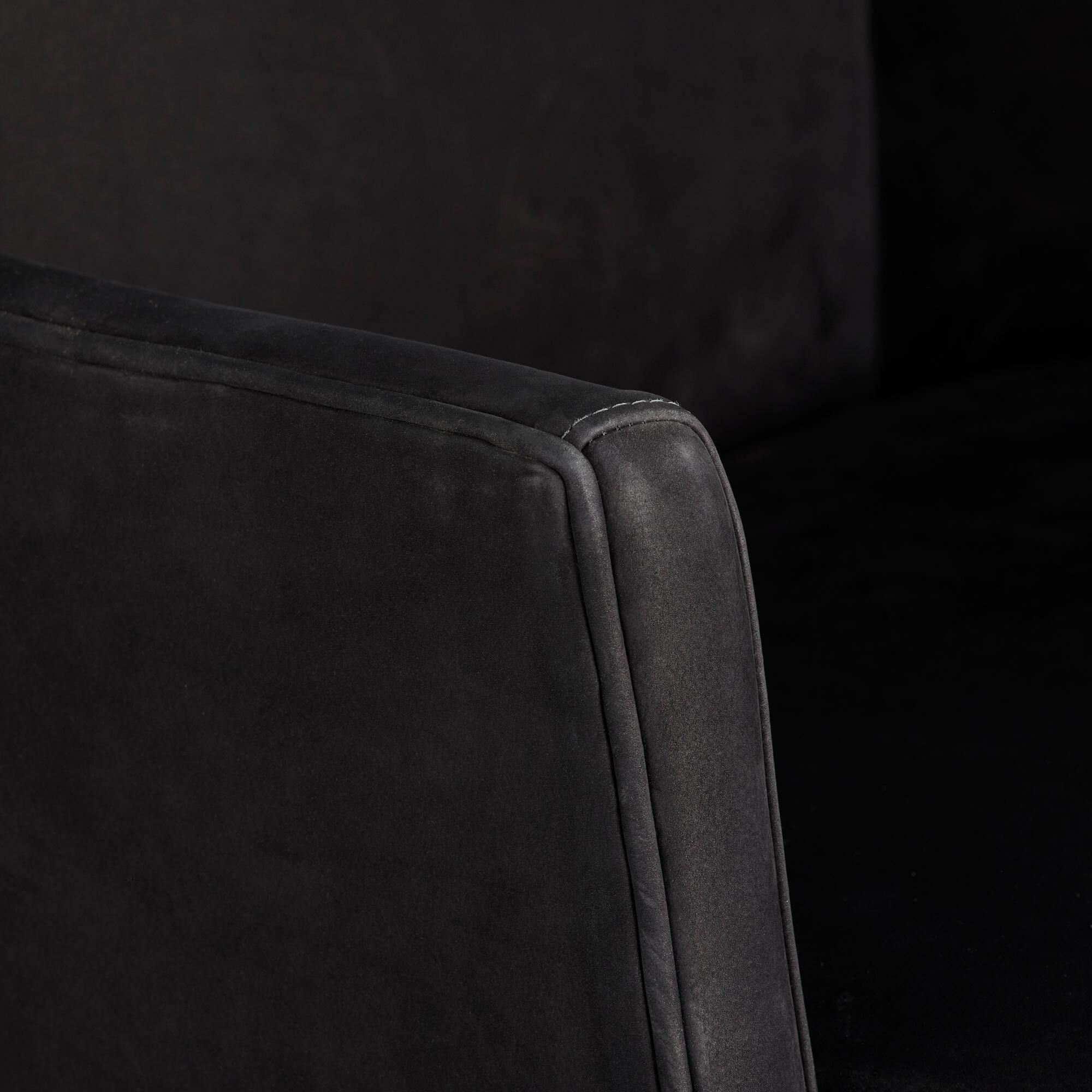 Shown in Noir Nubuck and Dark Walnut finish