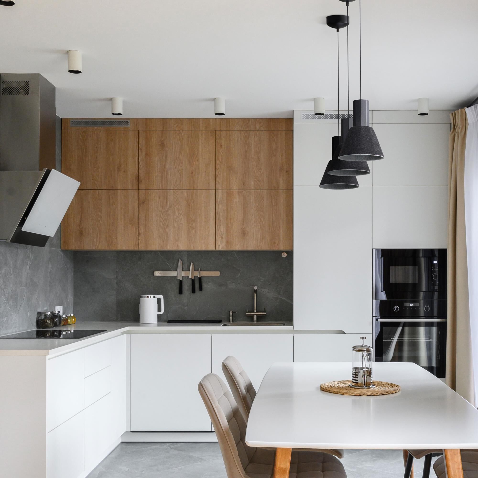 Shown in Flecked Black and Grey finish