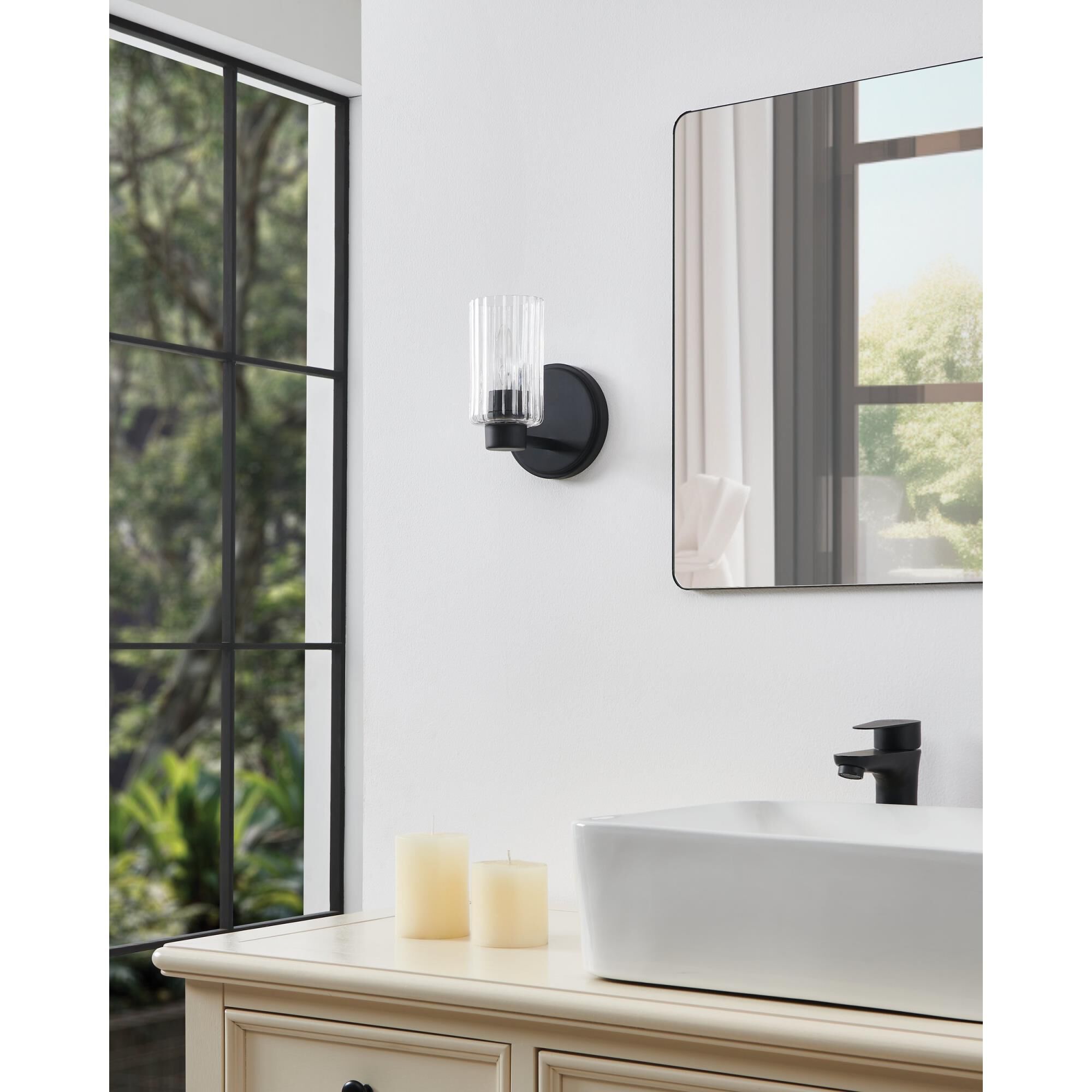 Shown in Matte Black finish and Clear Ribbed glass