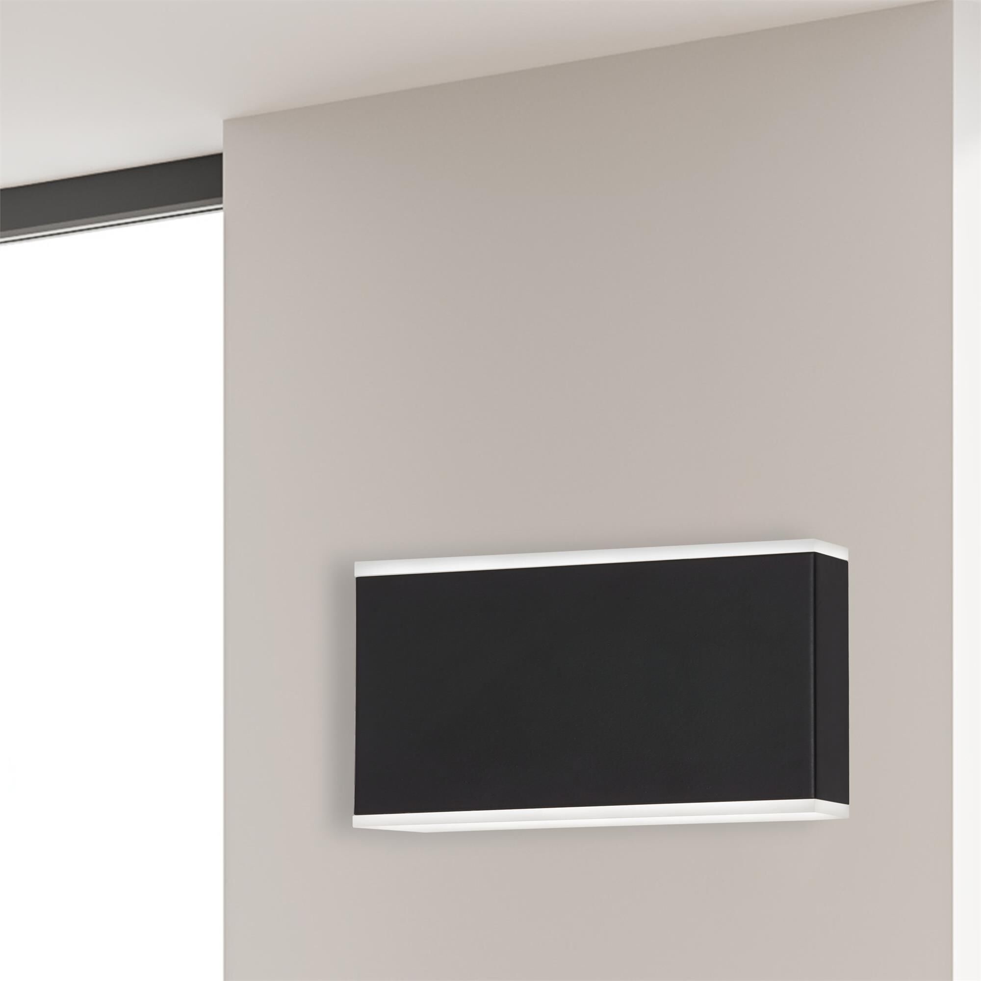 Shown in Black and Frosted finish