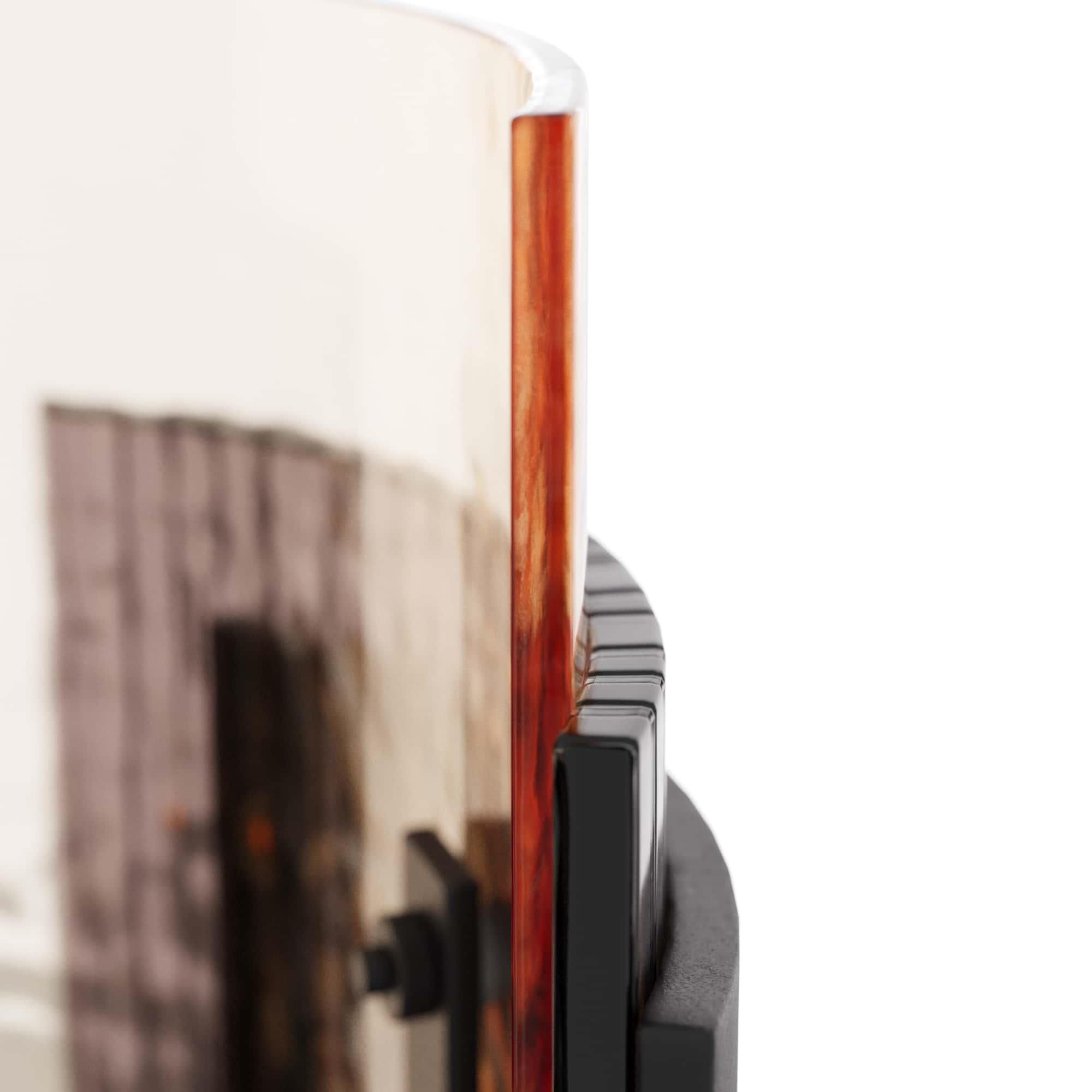 Shown in Champagne finish and Champagne glass