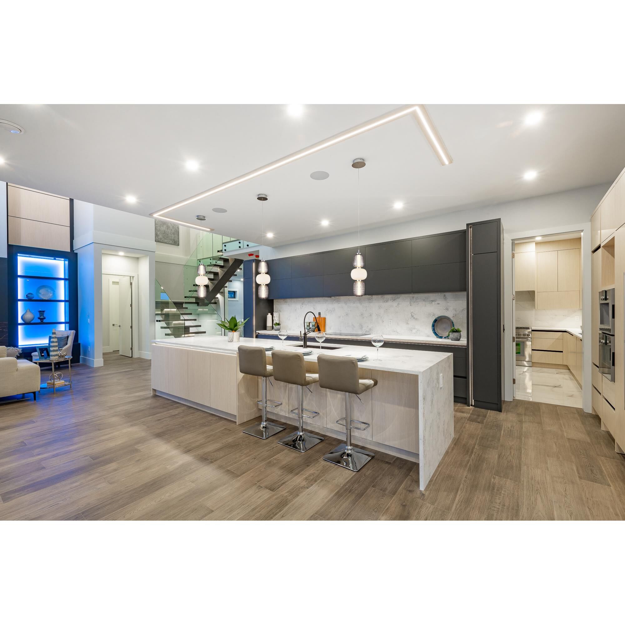 Shown in Chrome finish and White/Smoke glass