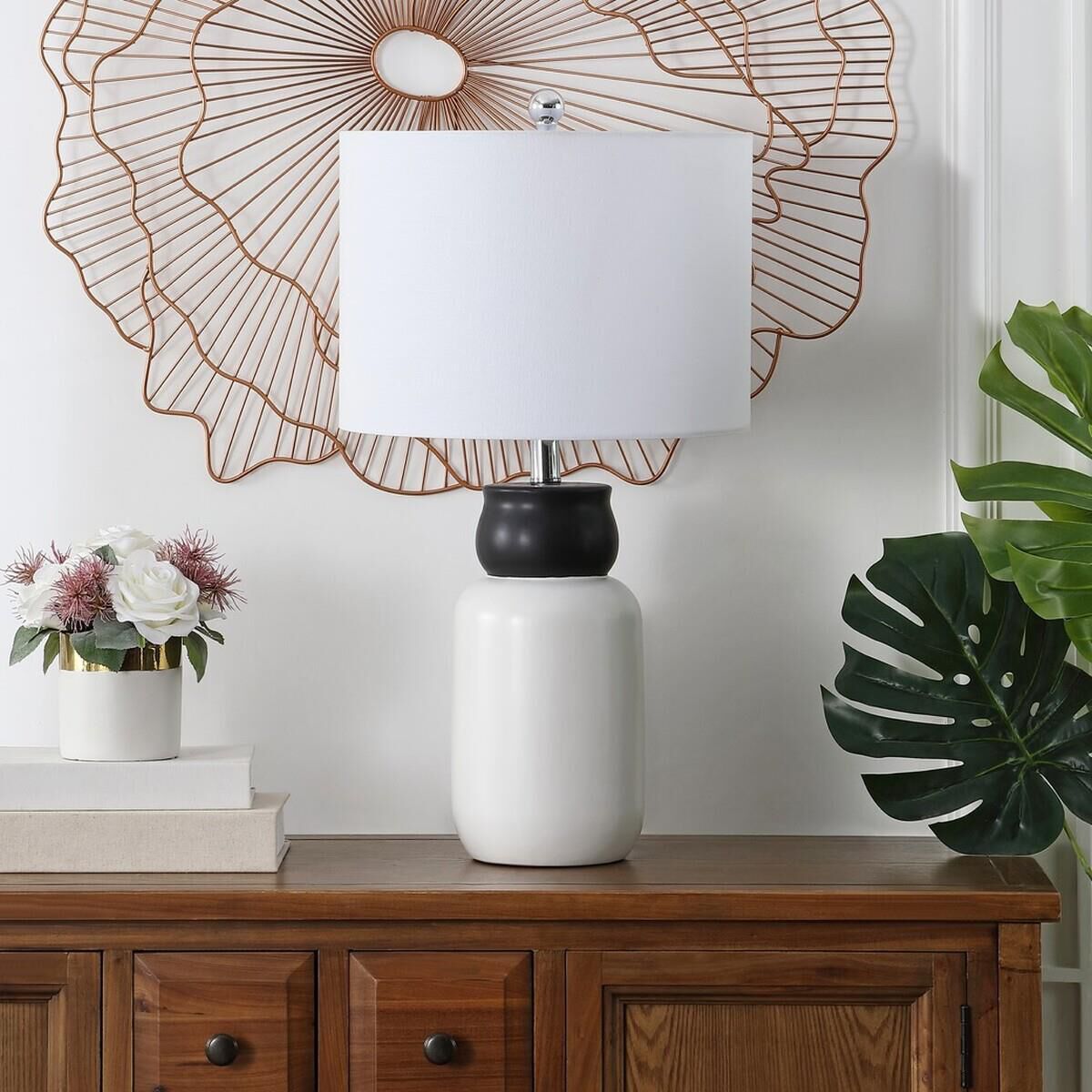 Ventrus 25 Inch Table Lamp by Safavieh