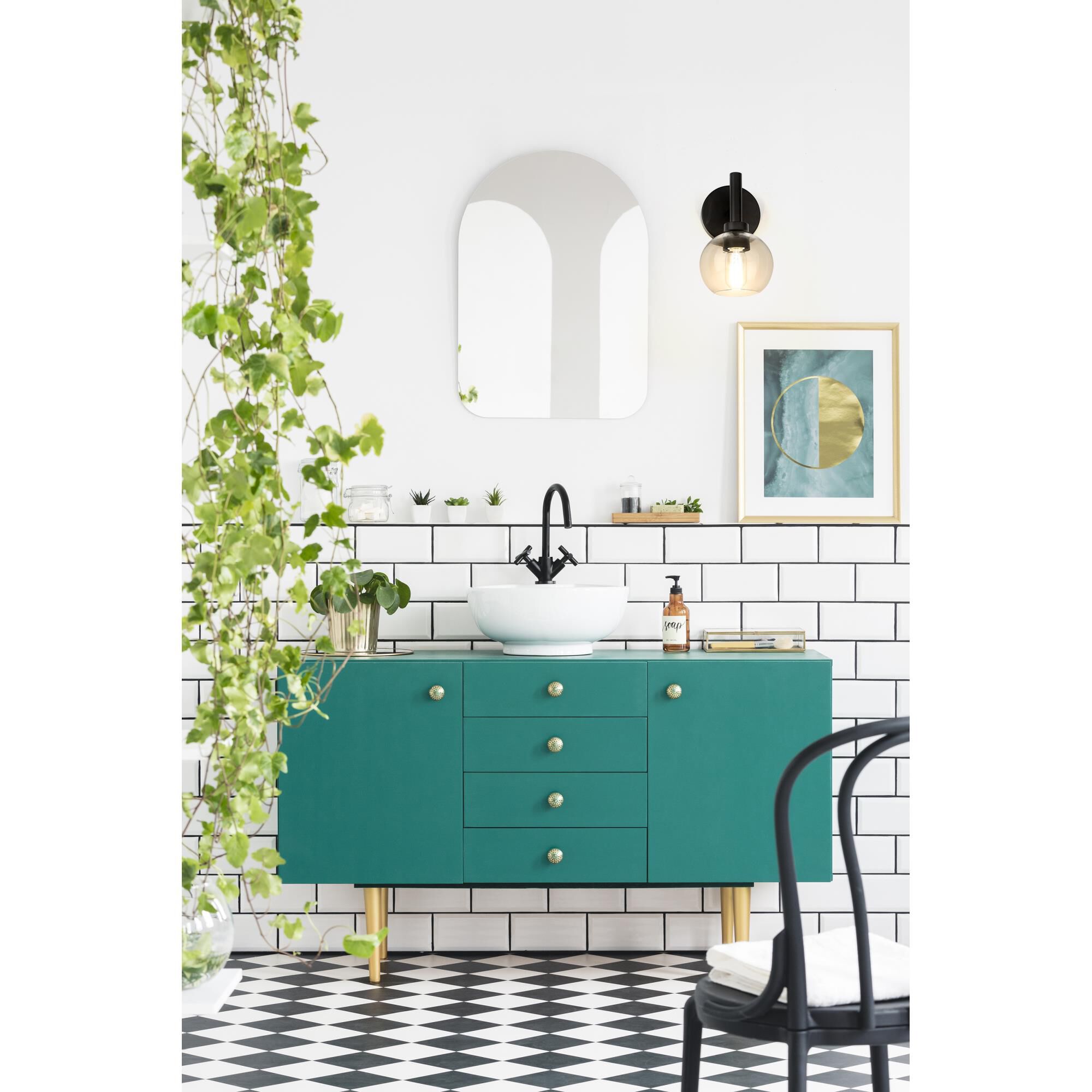 Shown in Matte Black finish and Clear glass