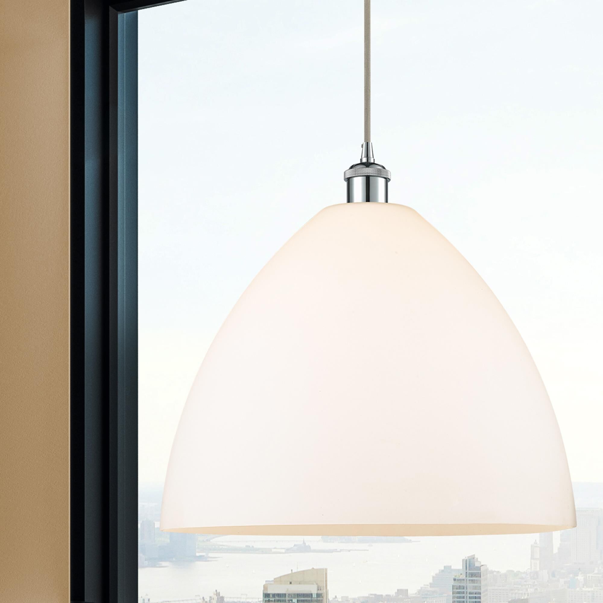 Shown in Polished Chrome finish and Matte White glass