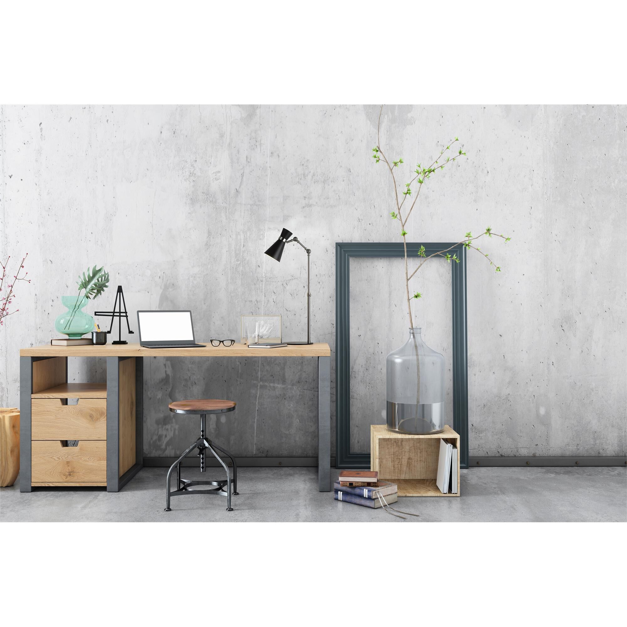 Shown in Matte Black + Brushed Nickel finish and Metal glass and Metal shade