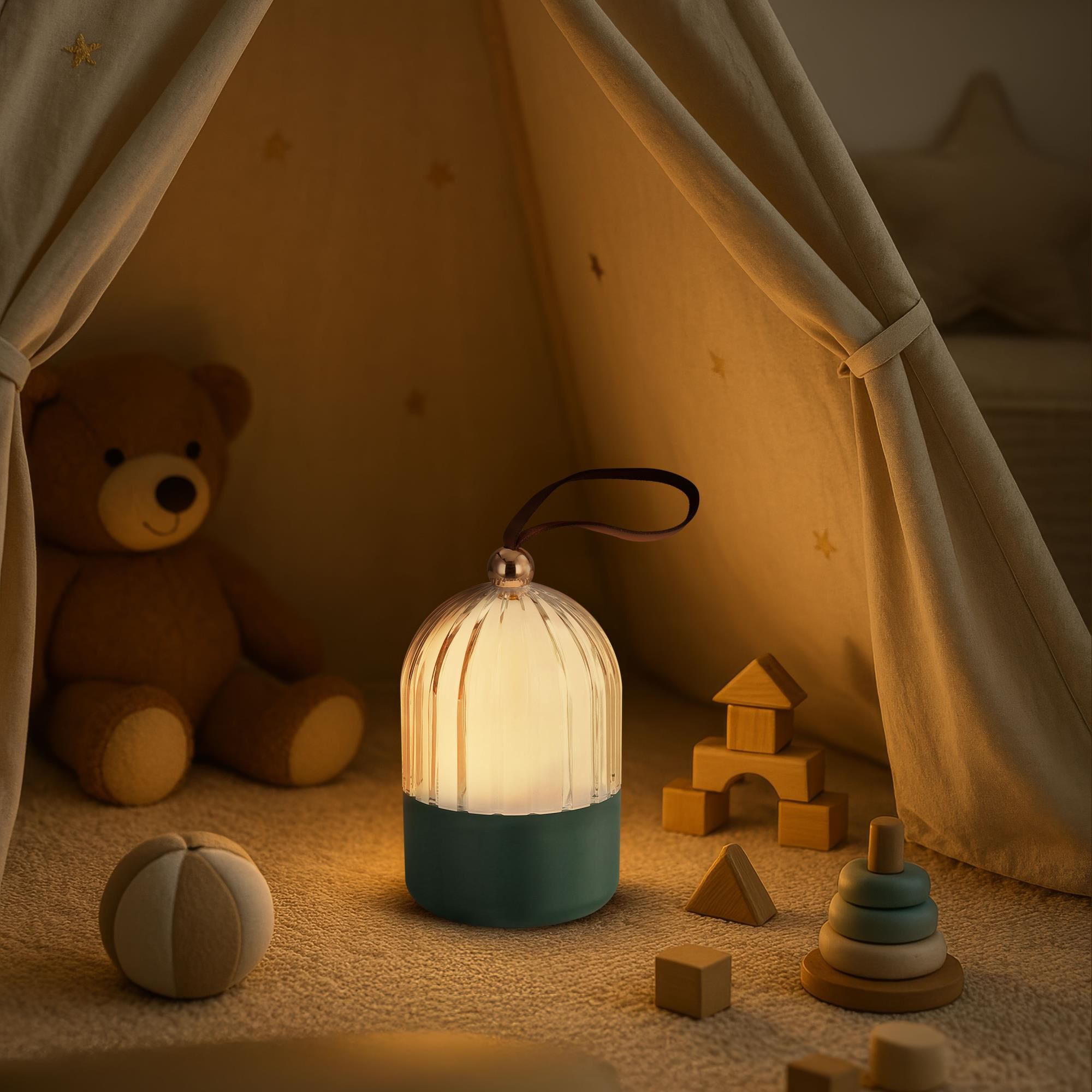 Shown in Matte Green finish and Clear glass