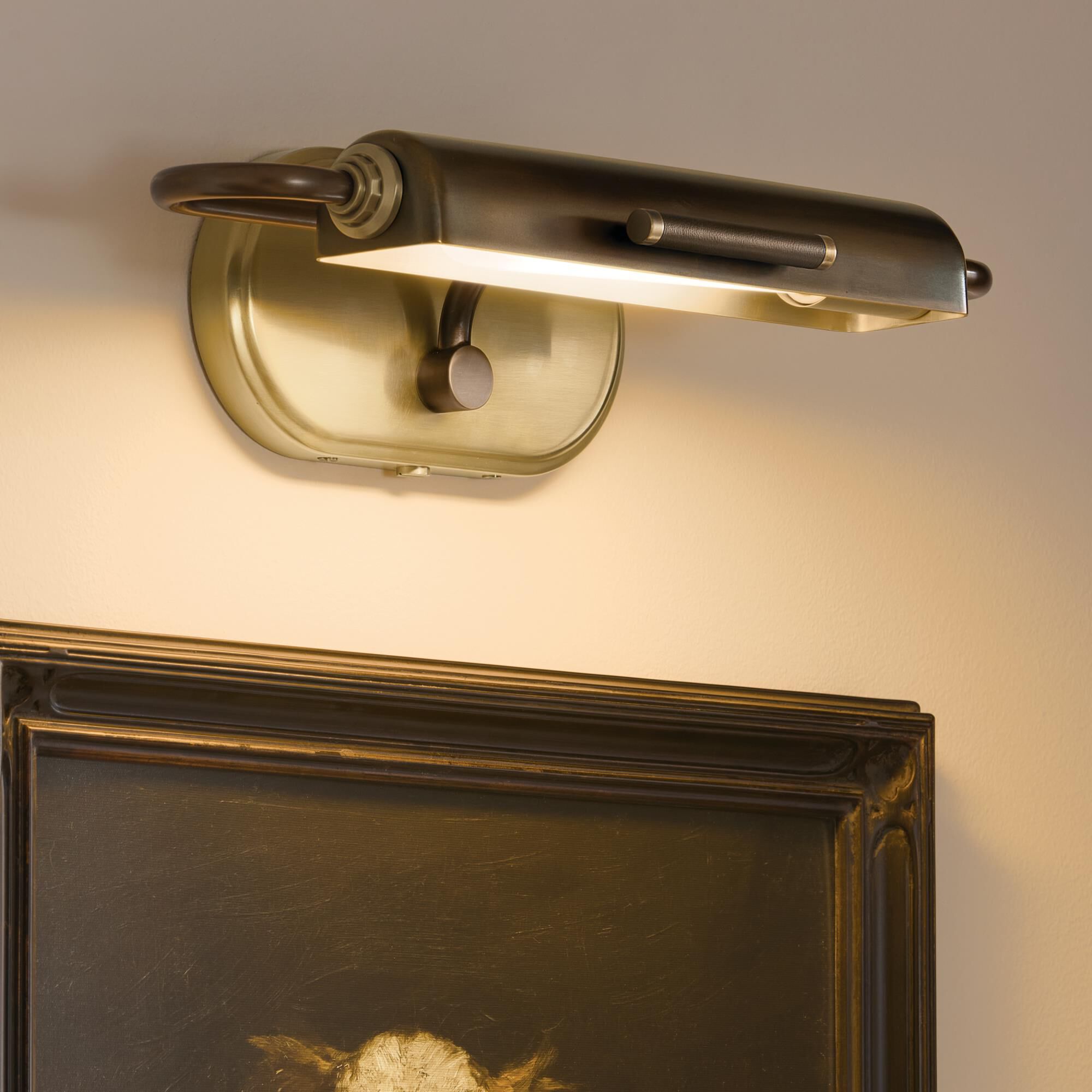 Shown in Lacquered Bronze finish and Metal shade