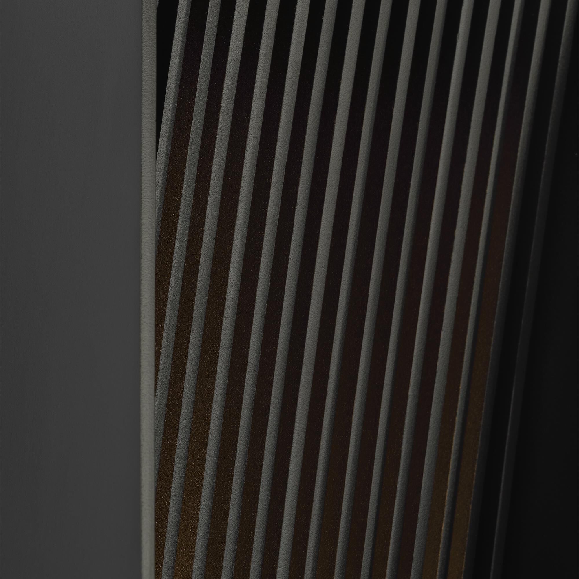 Shown in Outdoor Black finish and Aluminum shade