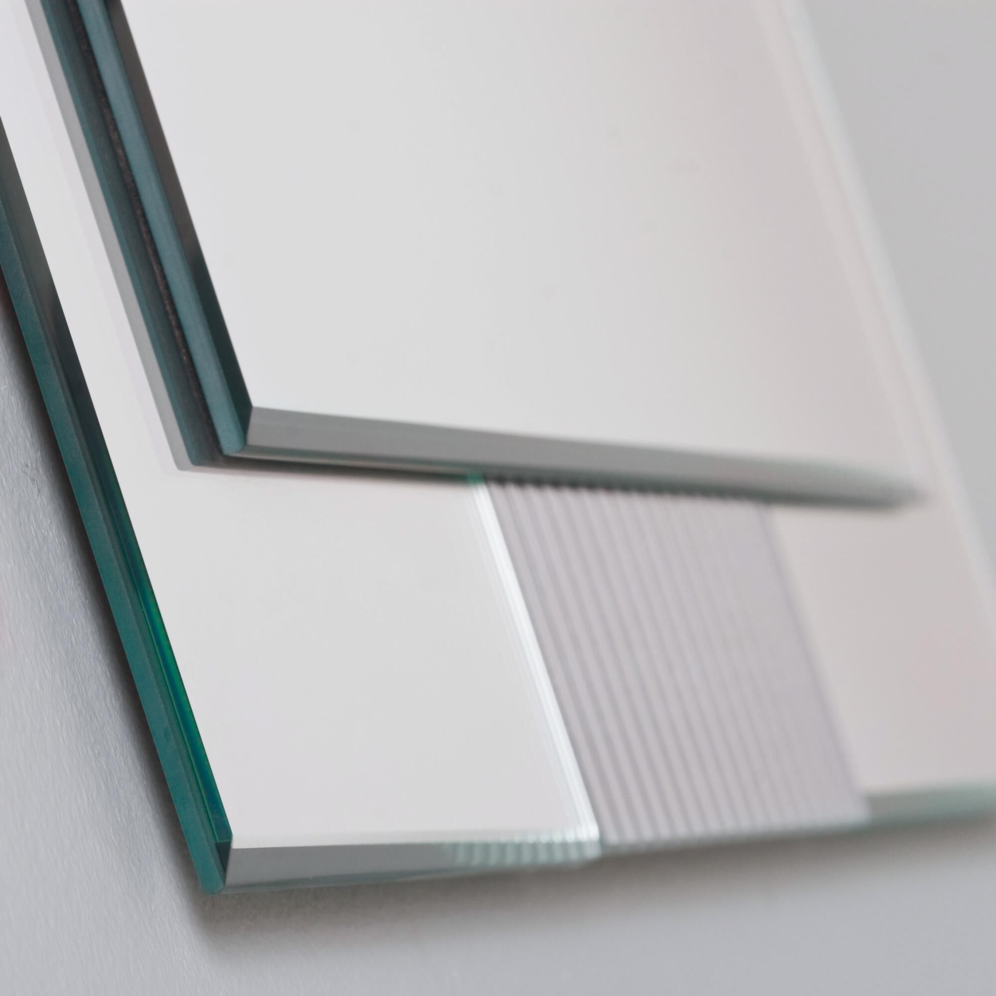 Shown in Mirror finish