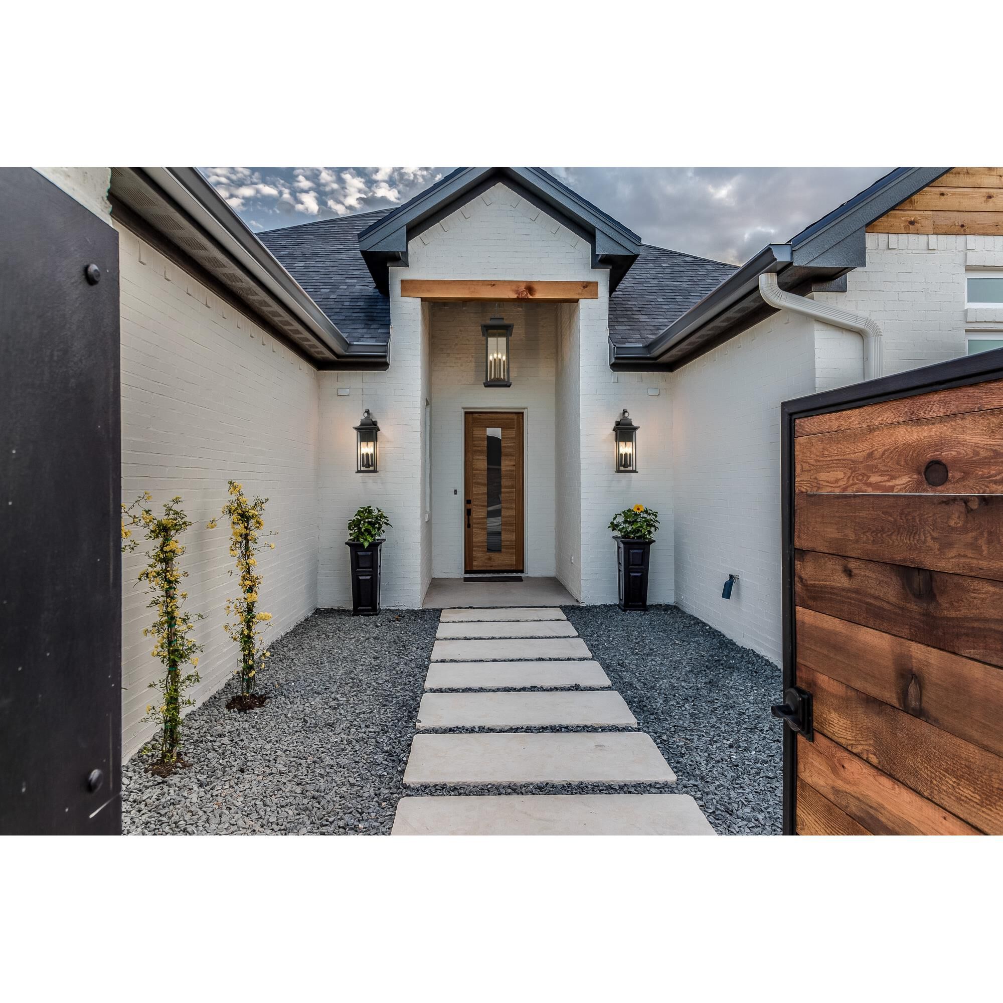 Shown in Black finish and Clear Seedy glass and Clear Seedy shade