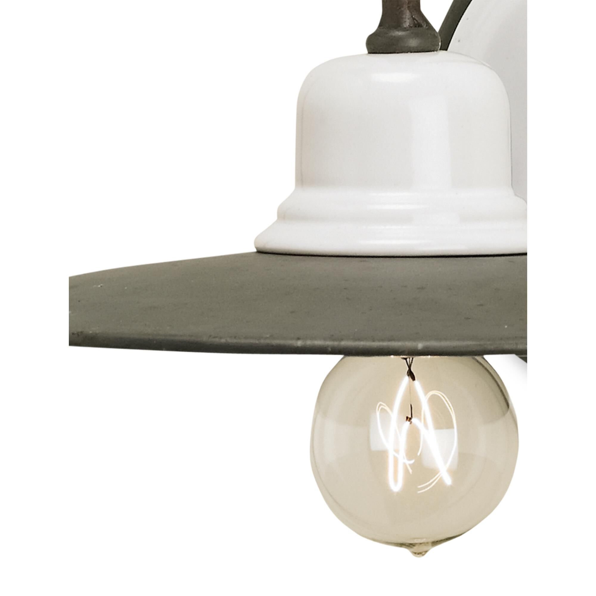 Shown in Hiroshi Gray/White finish