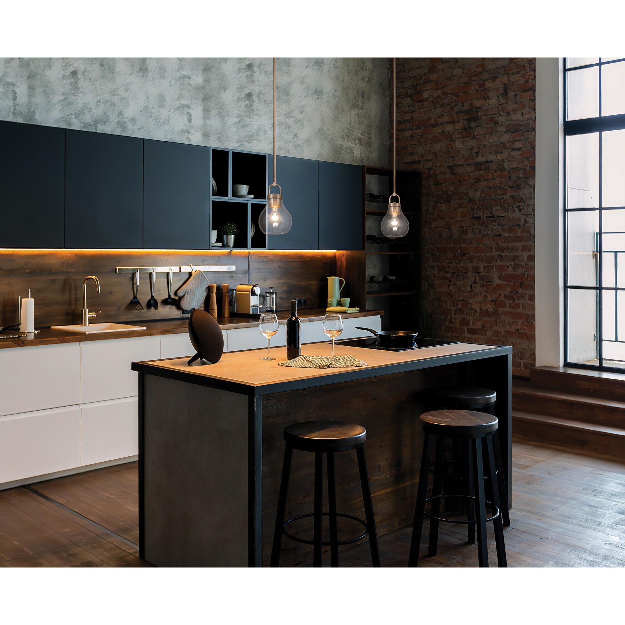 Shown in Champagne Gold finish and Clear glass