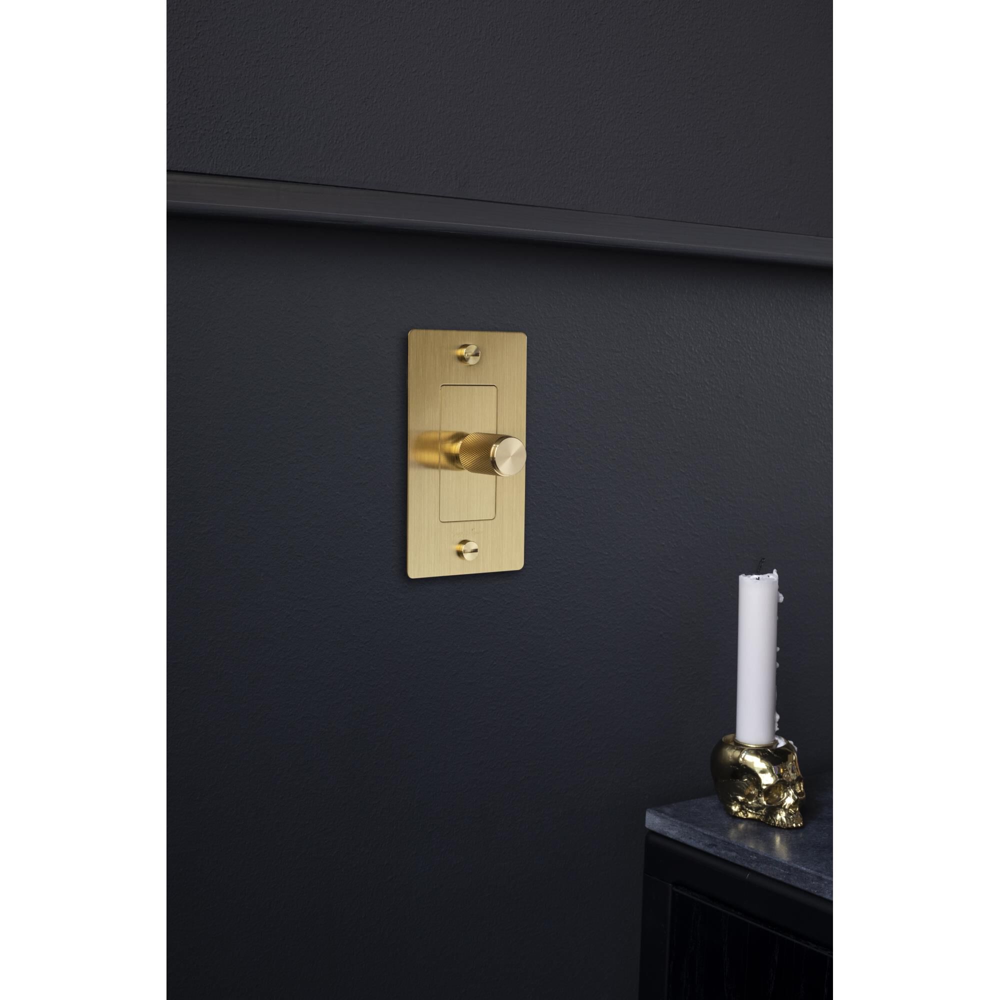 Shown in Smoked Bronze finish