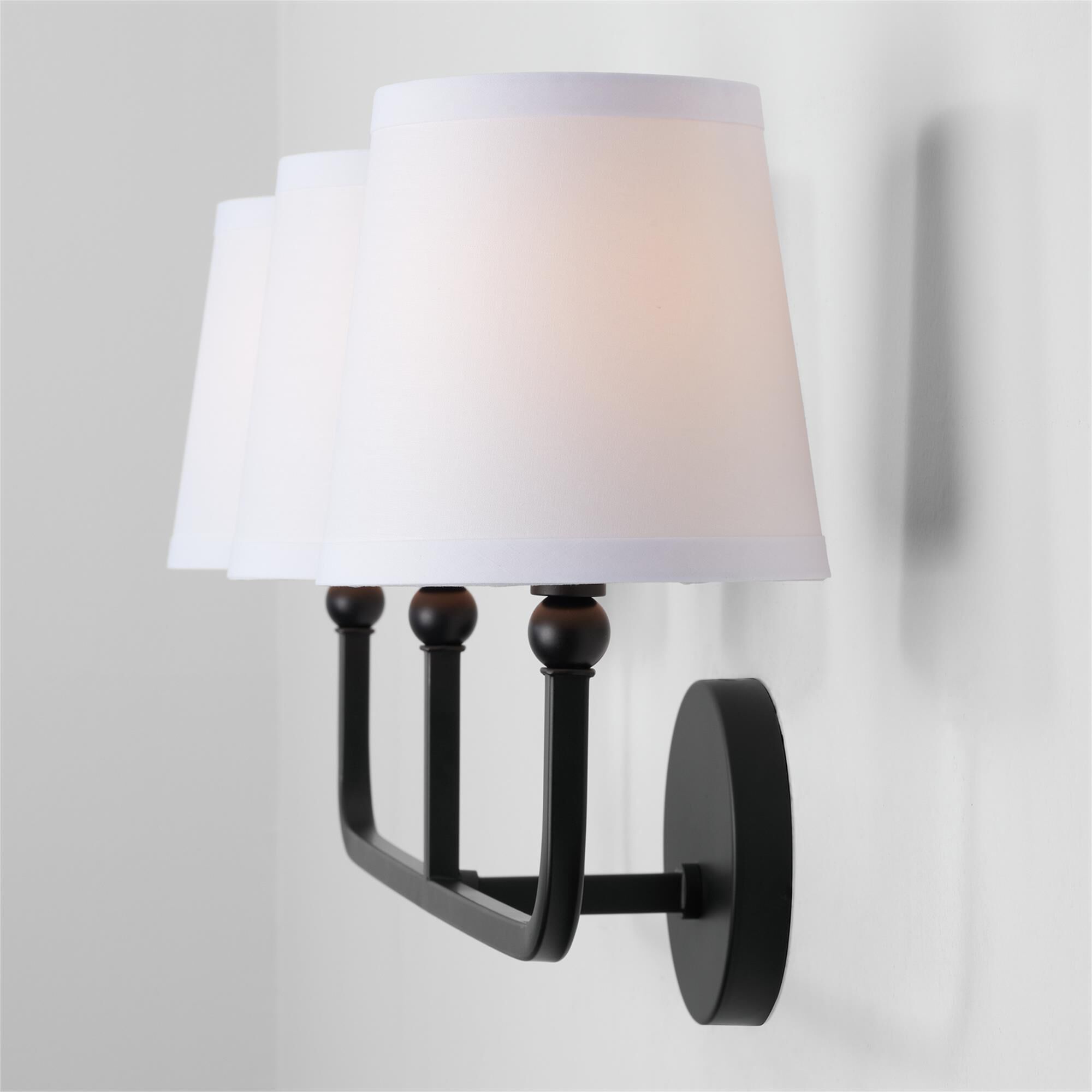 Shown in Matte Black finish and 674 glass