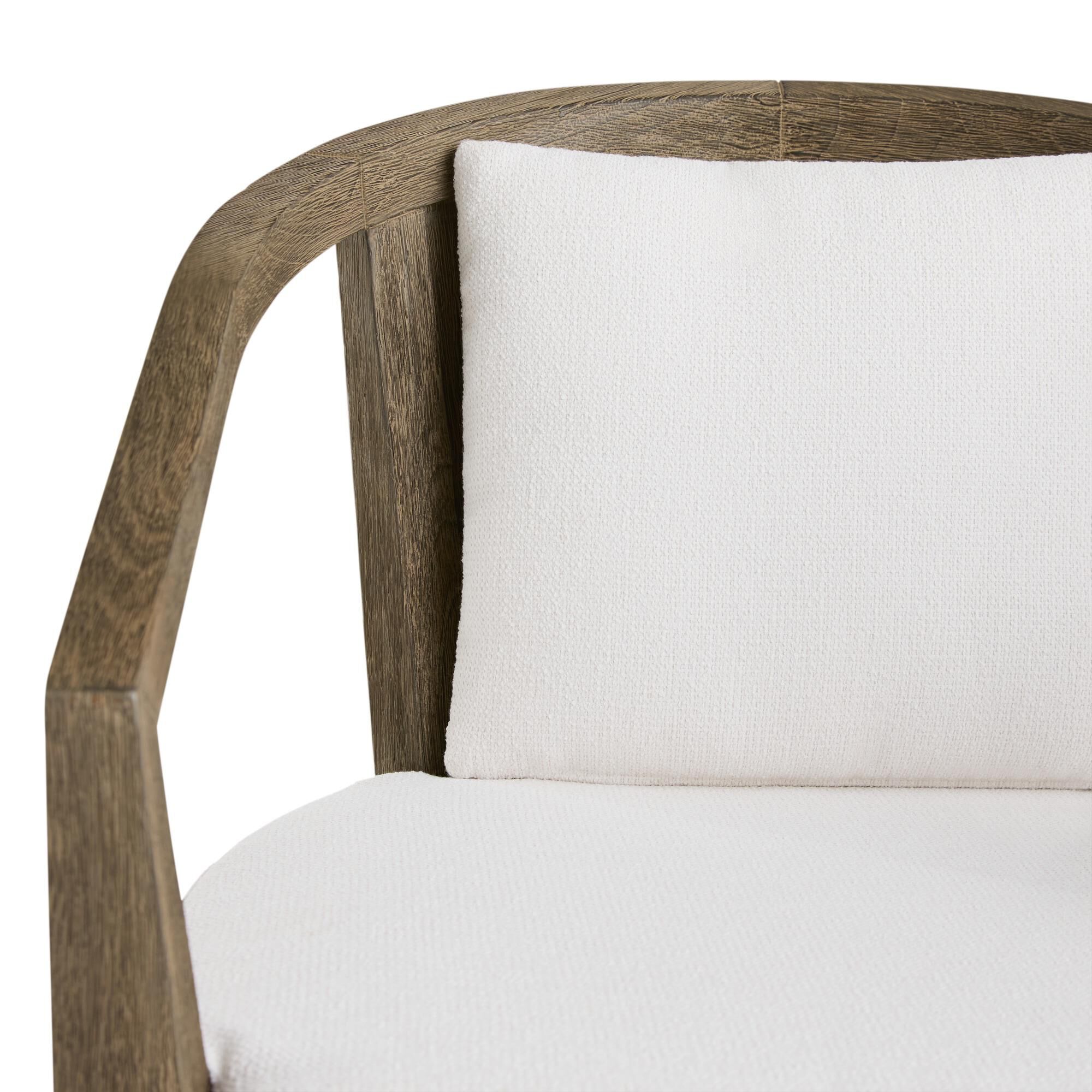 Shown in Pearl and Kona finish