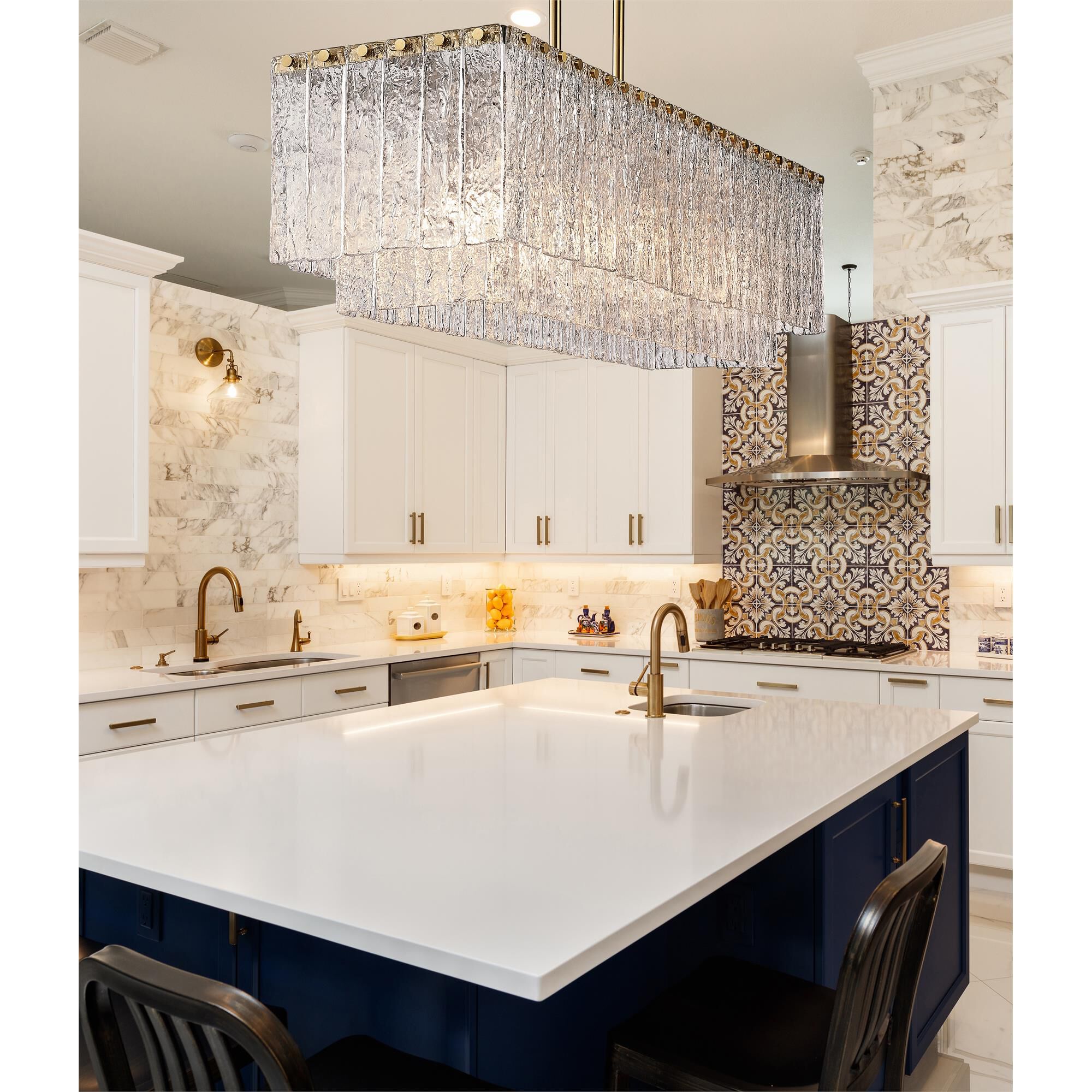 Shown in Modern Gold finish and Clear glass