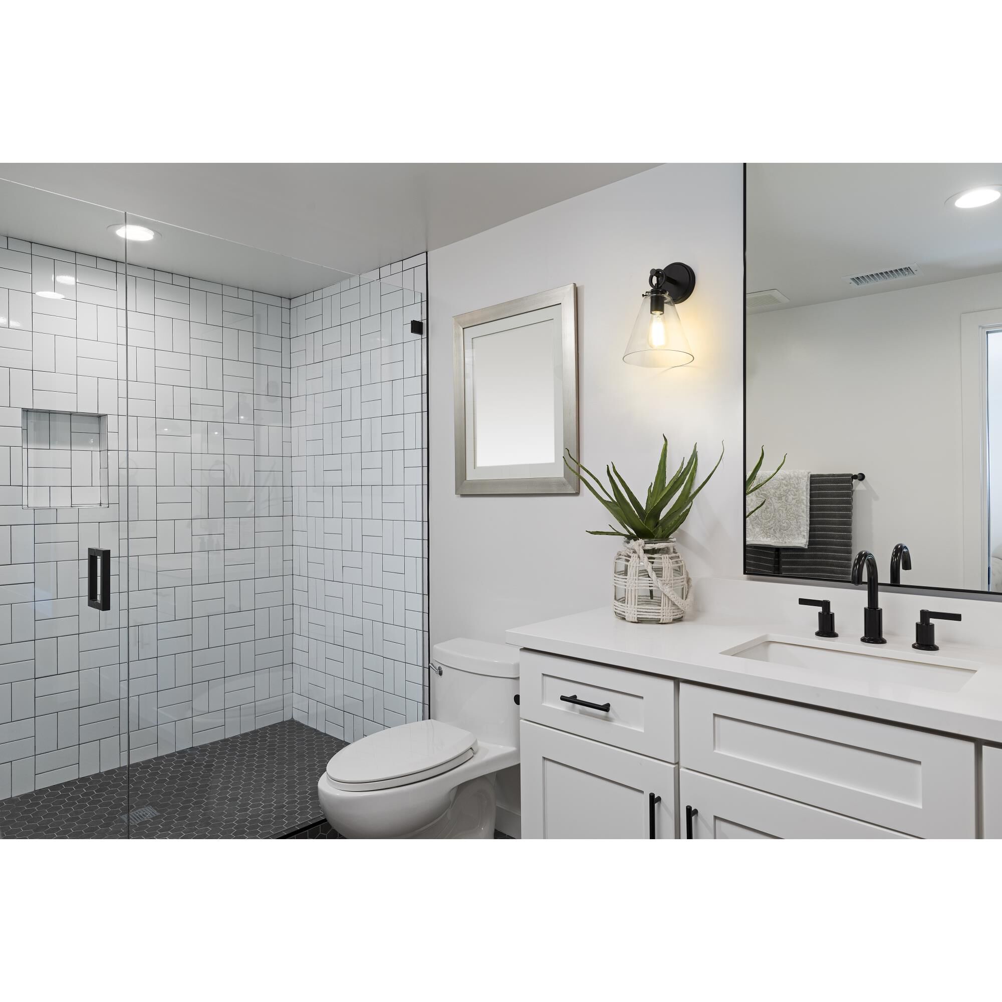 Shown in Matte Black finish and Glass shade