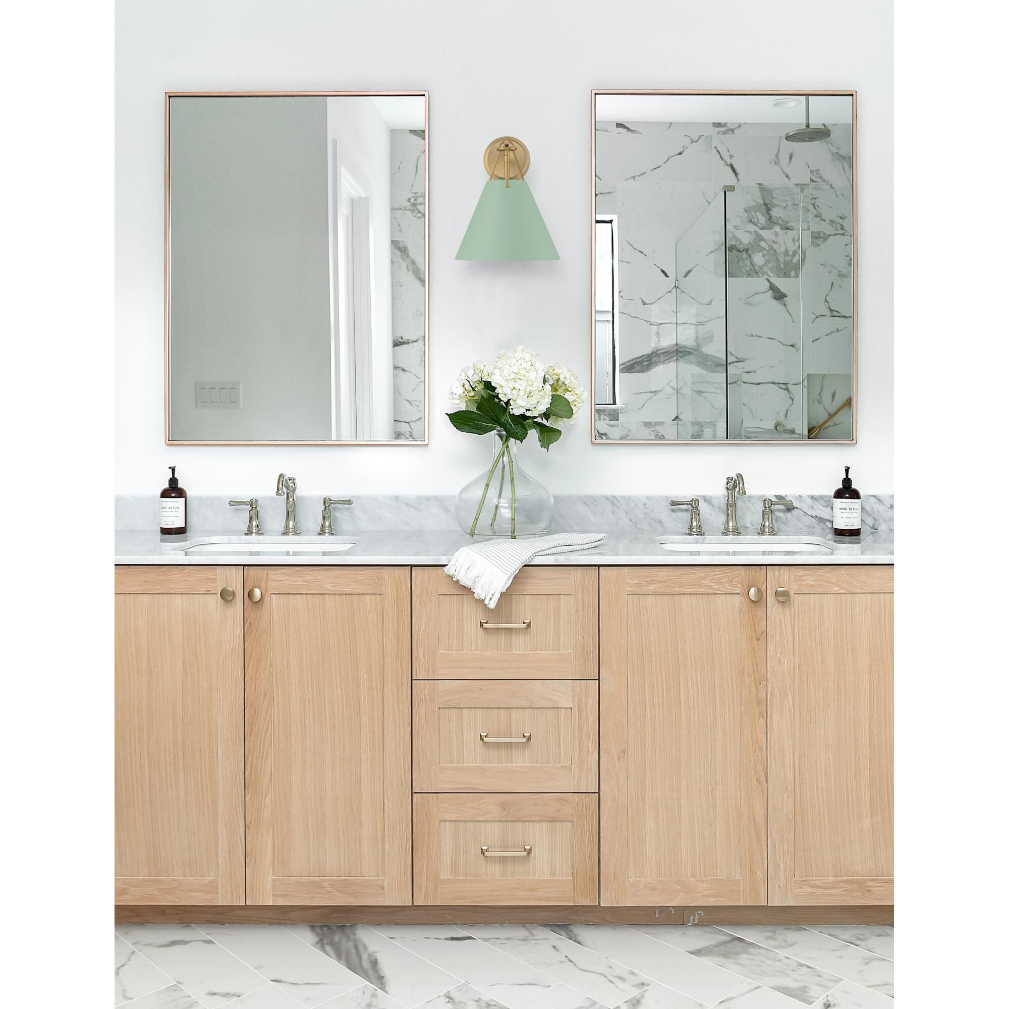 Shown in Vibrant Gold + Green finish and Steel shade